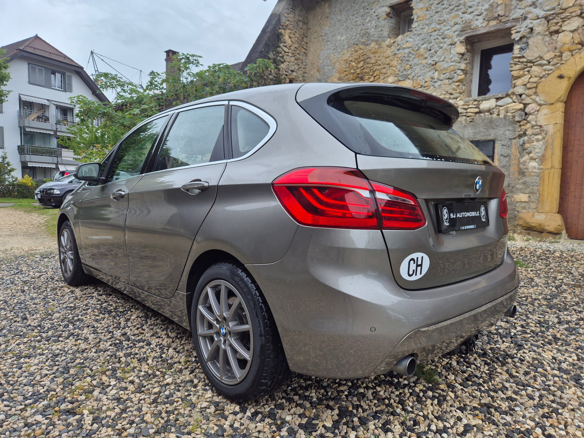 BMW 225i xDrive Active Tourer Luxury Line Steptronic-image-2