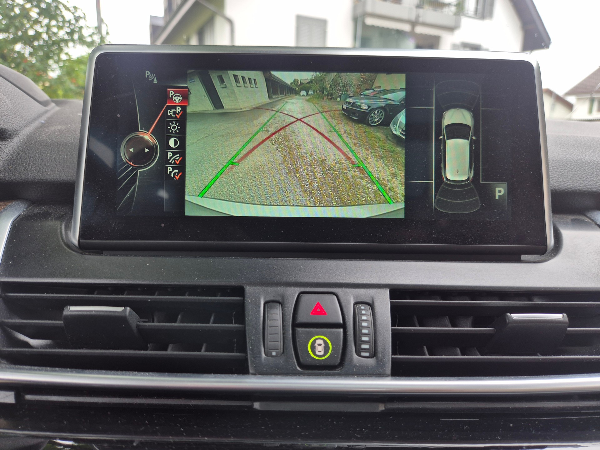BMW 225i xDrive Active Tourer Luxury Line Steptronic-image-13