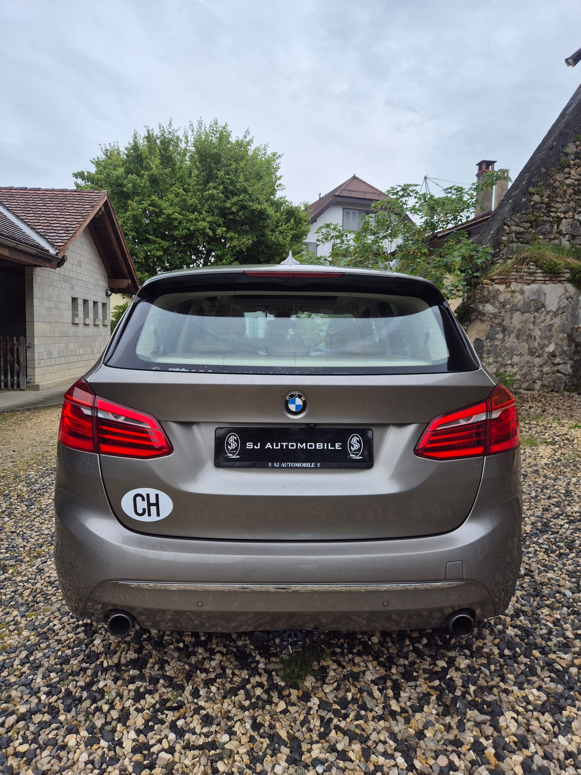 BMW 225i xDrive Active Tourer Luxury Line Steptronic-image-3