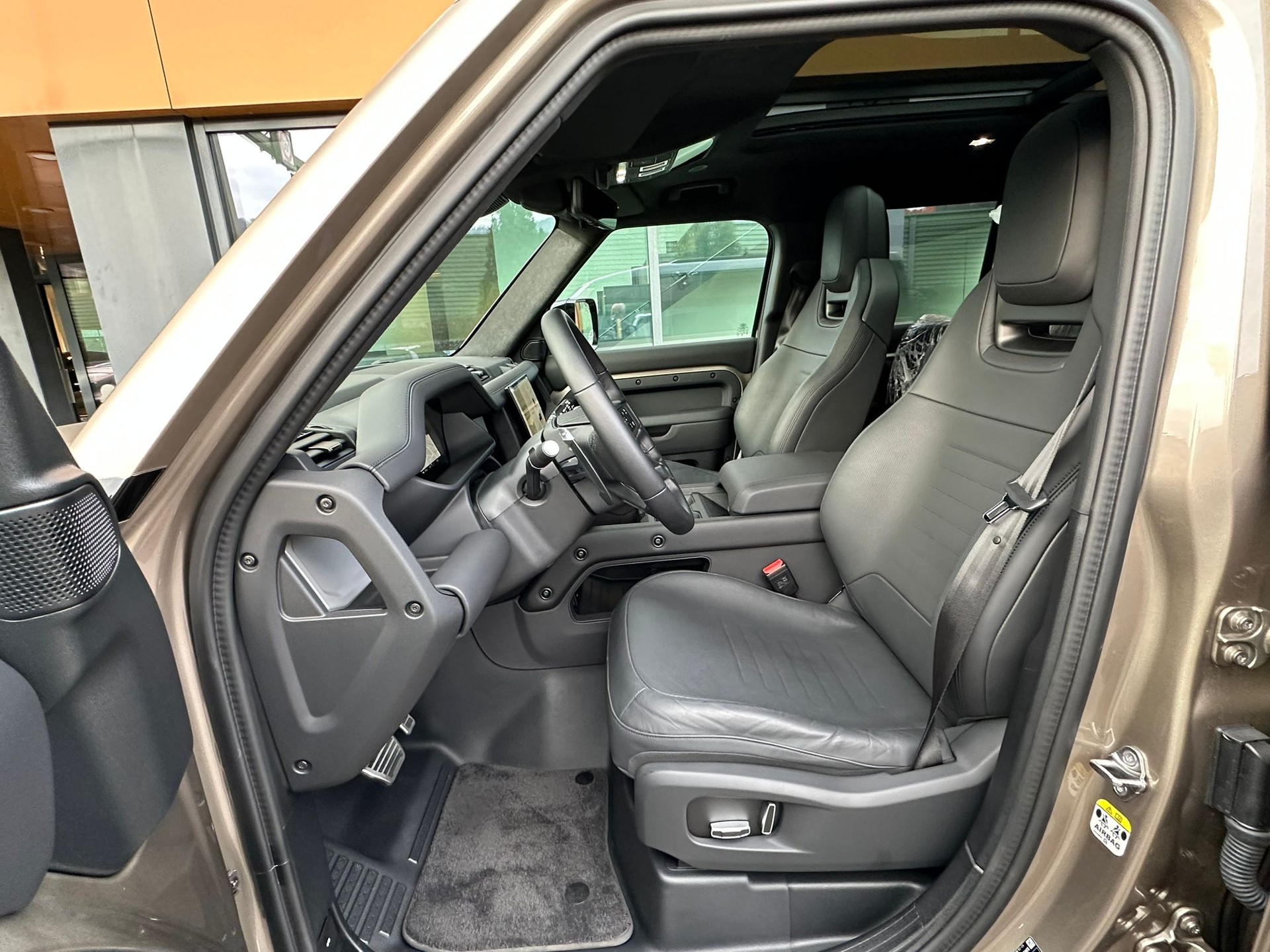 LAND ROVER Defender 110 4.4 V8 Octa / CH Auslieferung mit Gratis Service-image-8