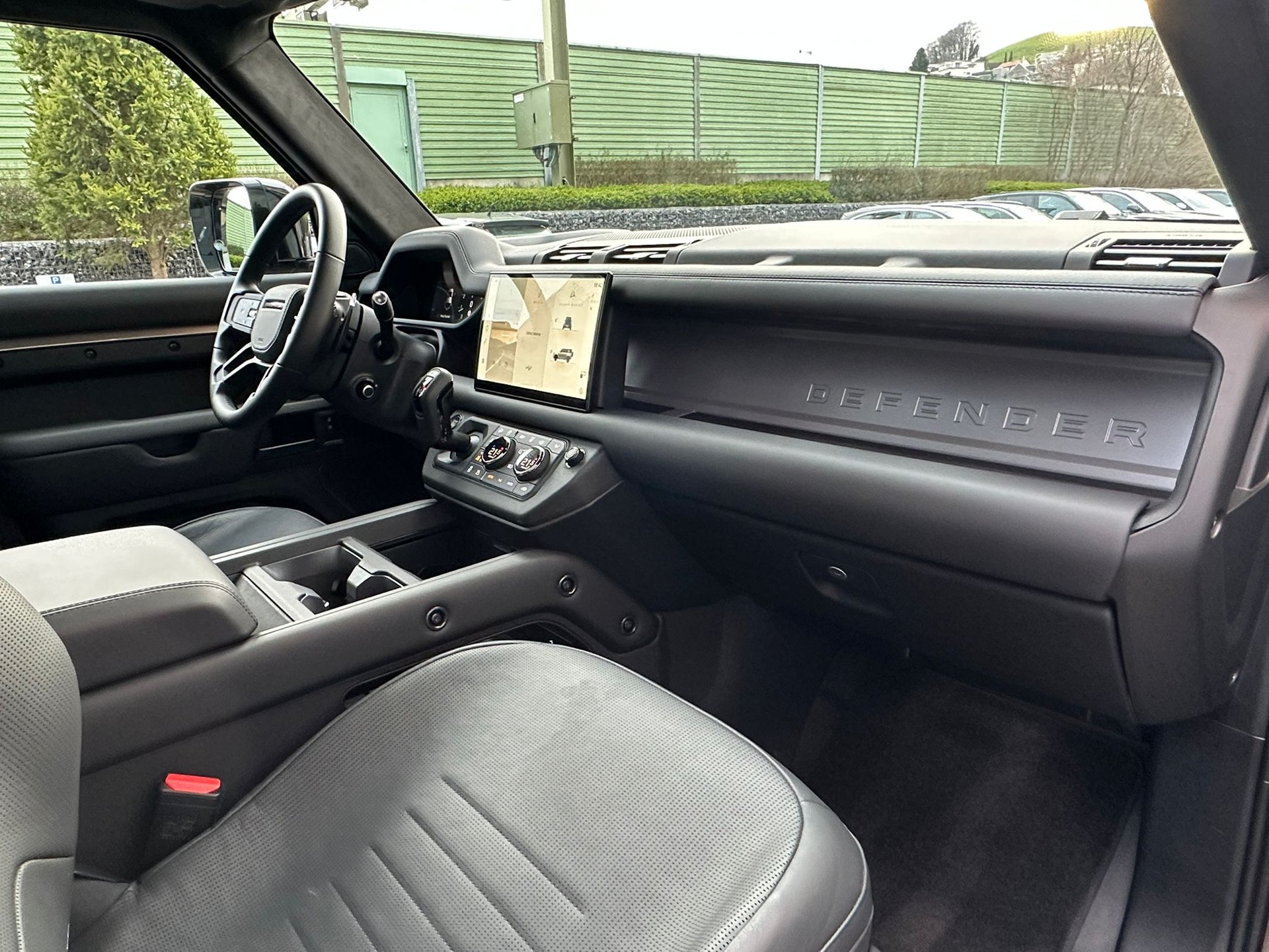 LAND ROVER Defender 110 4.4 V8 Octa / CH Auslieferung mit Gratis Service-image-10