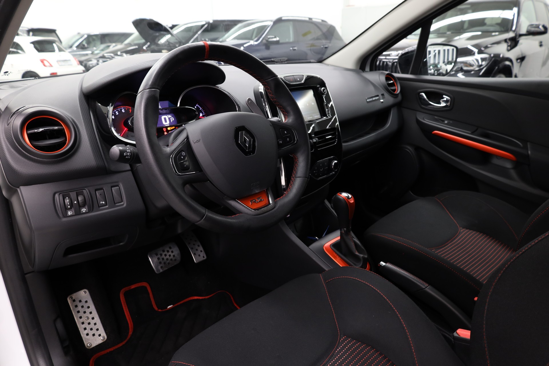 RENAULT Clio Sport 1.6 T 200 RS-image-15