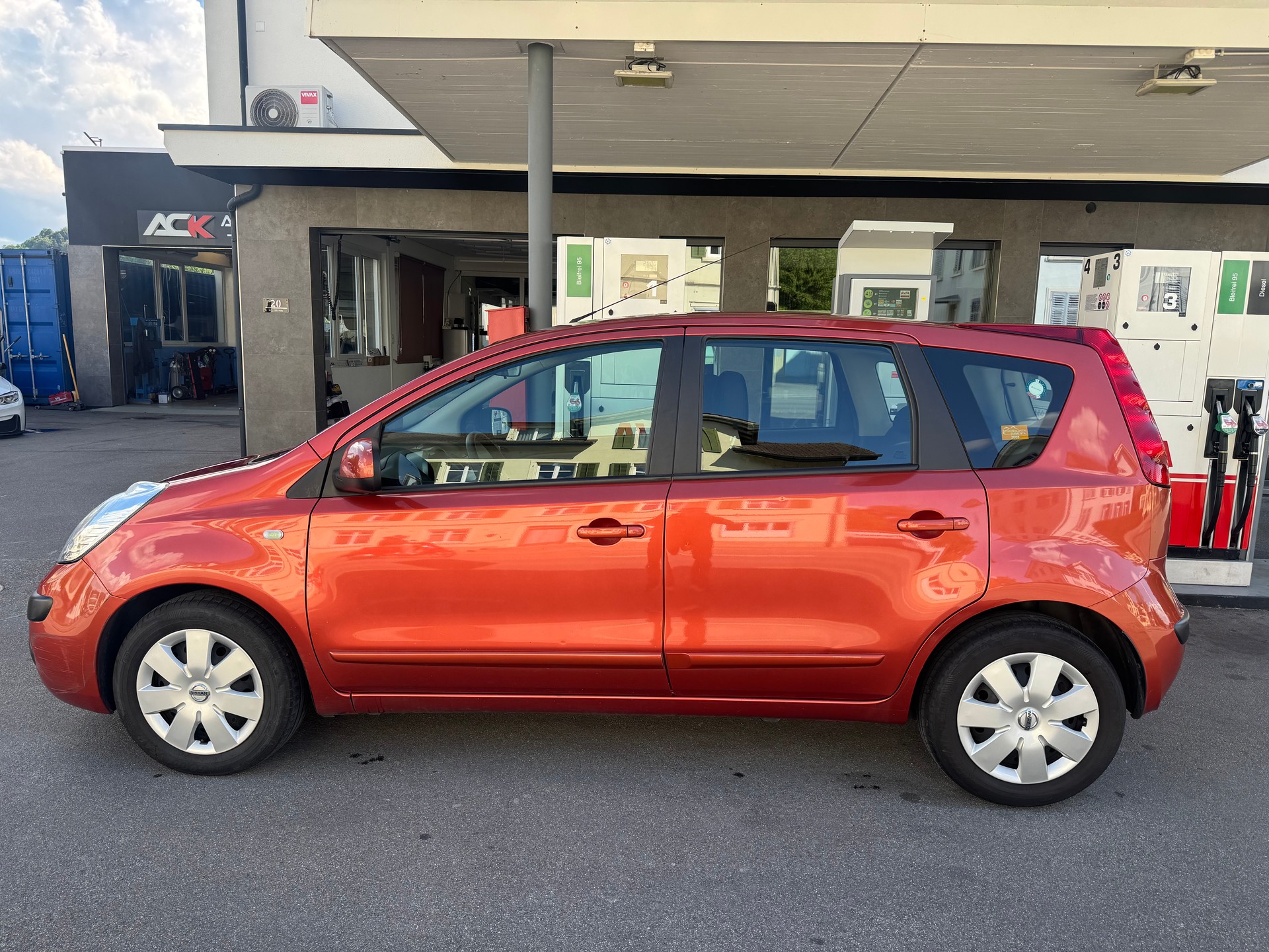 NISSAN Note 1.4 acenta-showroom-element-1
