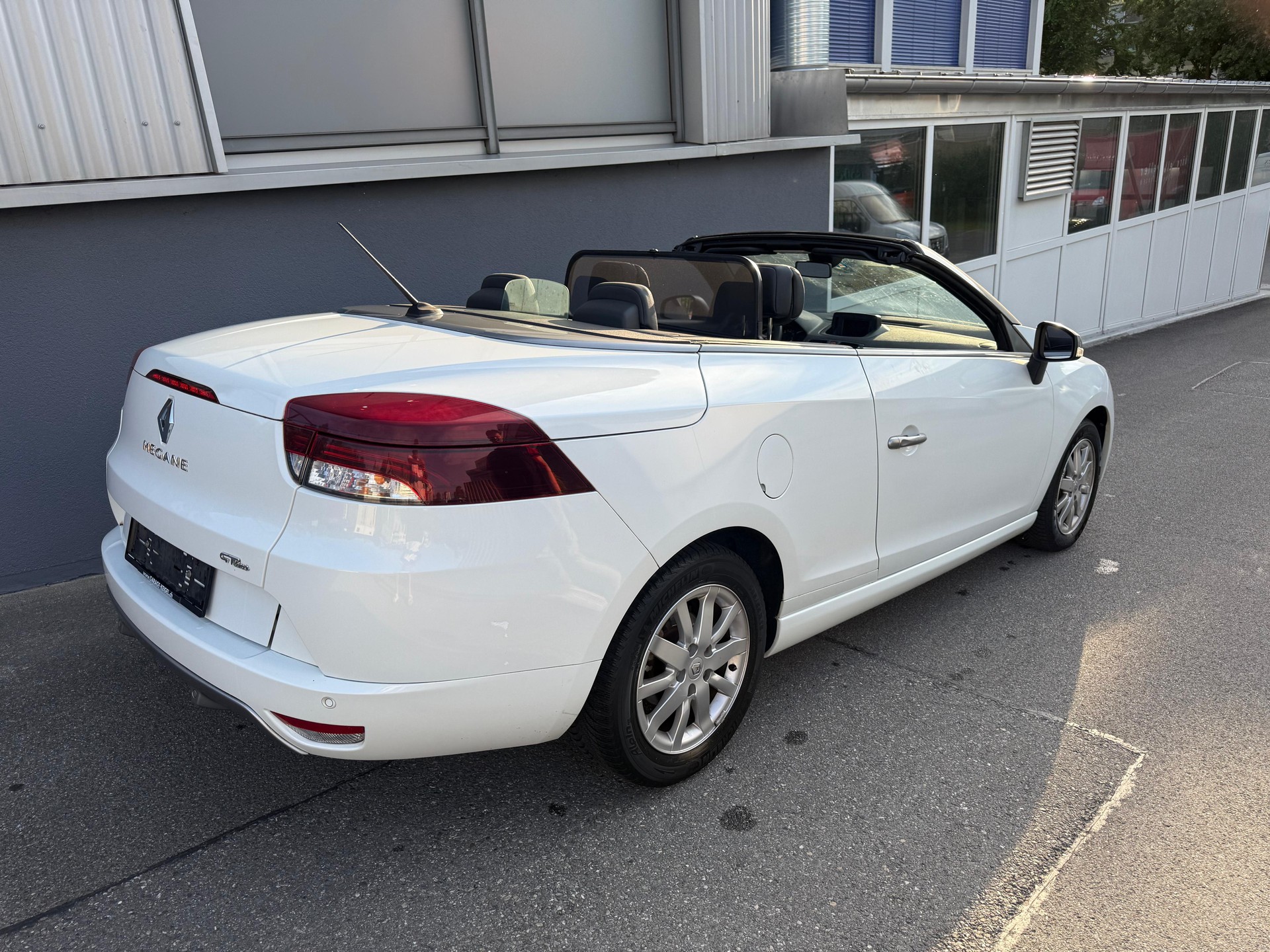 RENAULT Mégane CC 2.0 16V Dynamique CVT-image-5