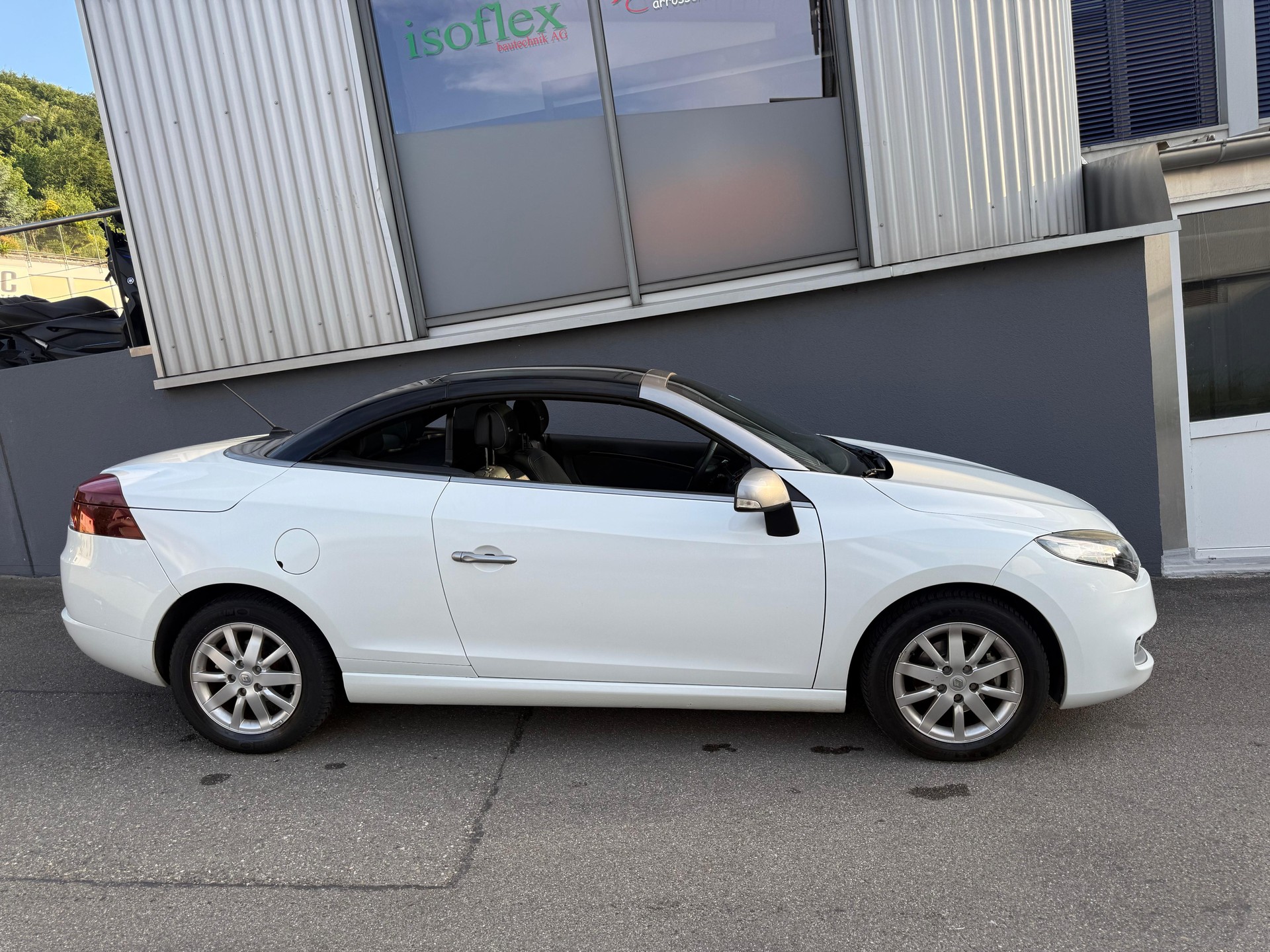 RENAULT Mégane CC 2.0 16V Dynamique CVT-image-2