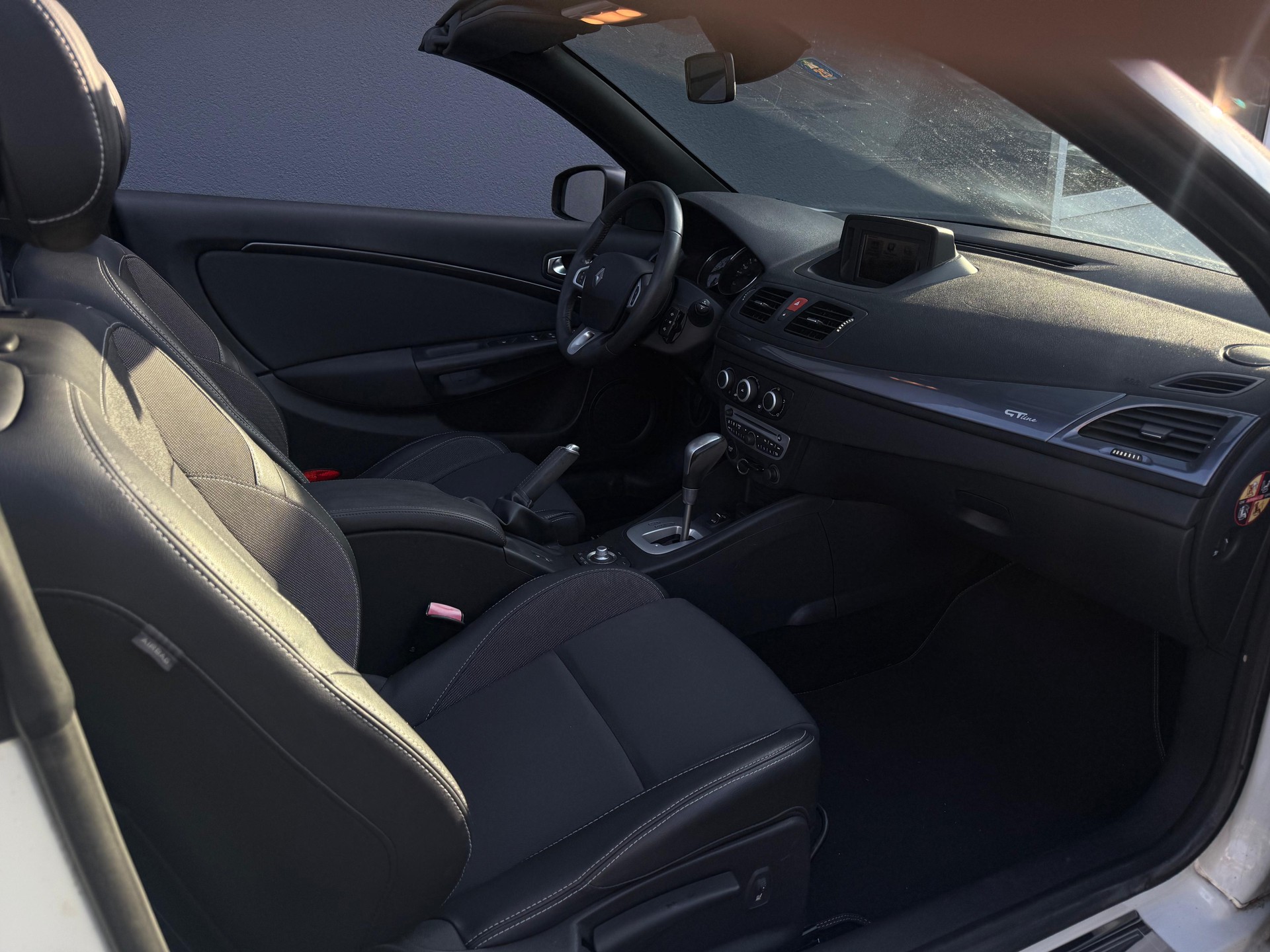 RENAULT Mégane CC 2.0 16V Dynamique CVT-image-8