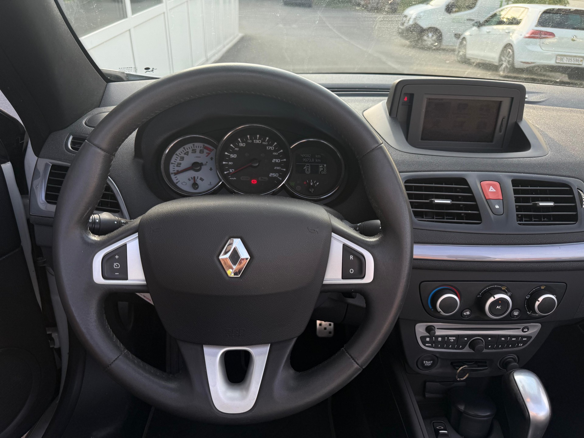 RENAULT Mégane CC 2.0 16V Dynamique CVT-image-12