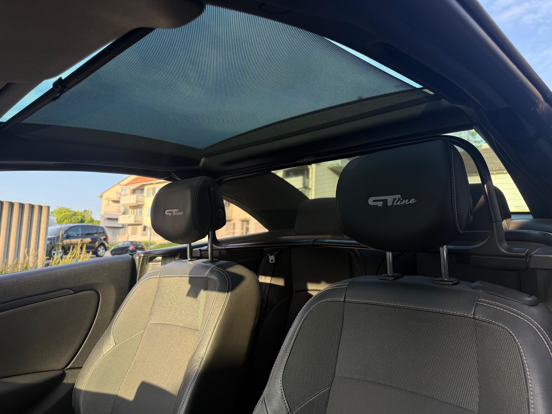 RENAULT Mégane CC 2.0 16V Dynamique CVT-image-11