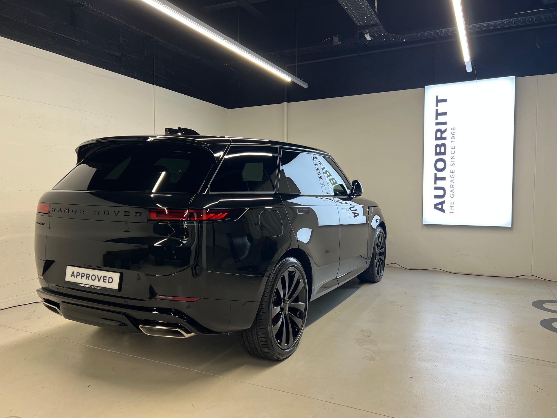 LAND ROVER Range Rover Sport 3.0 I6 P550e Autobiography-showroom-element-1