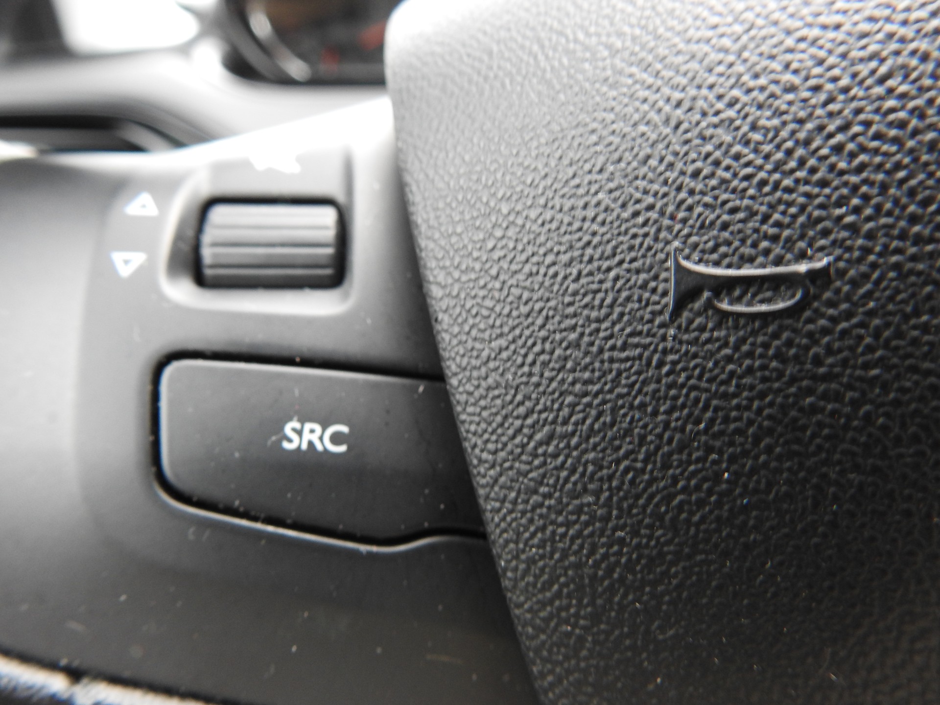 PEUGEOT 208 1.4 VTI Active-image-24