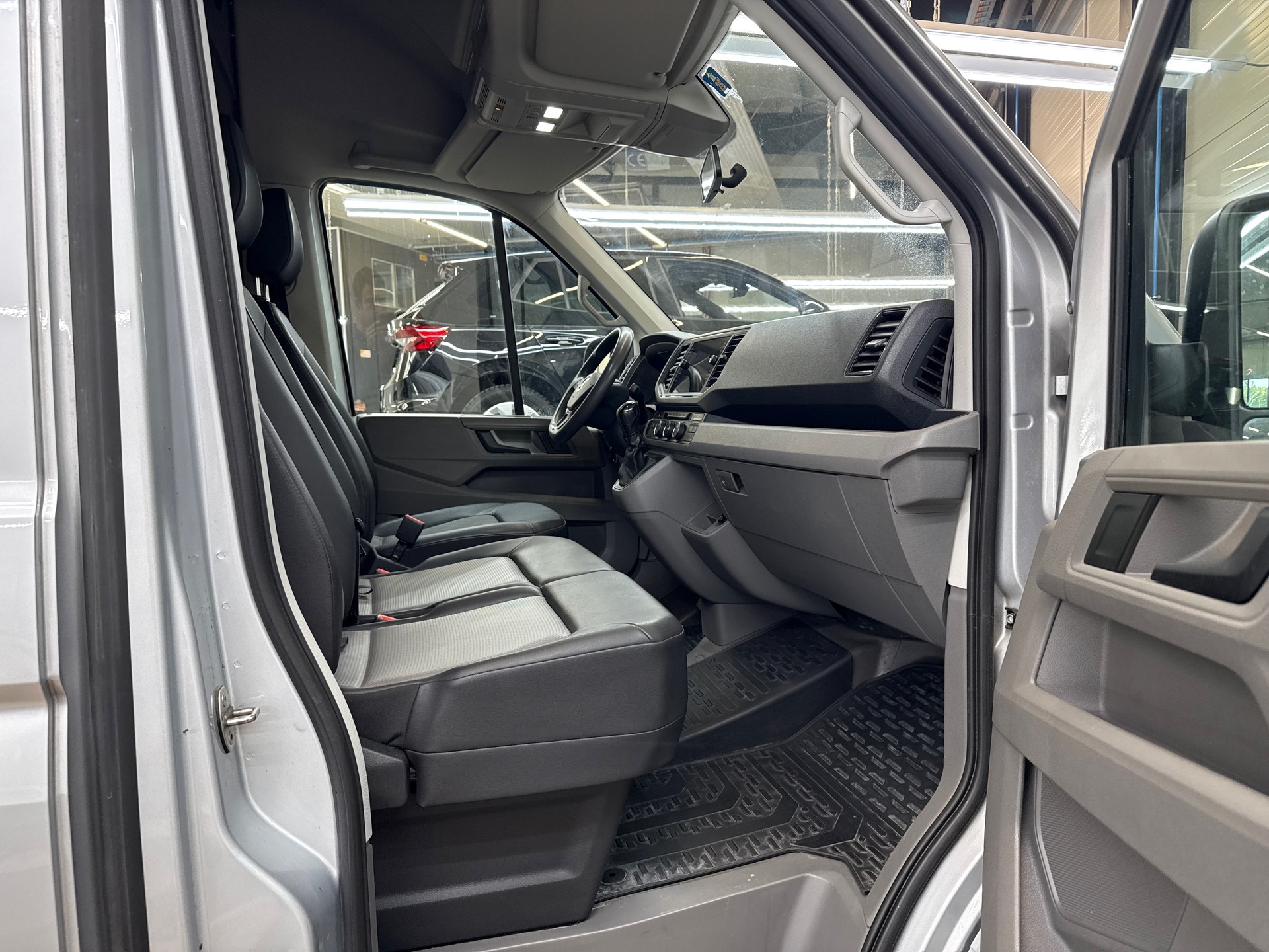 VW Crafter 35 2.0 TDI Entry L3 A-image-4
