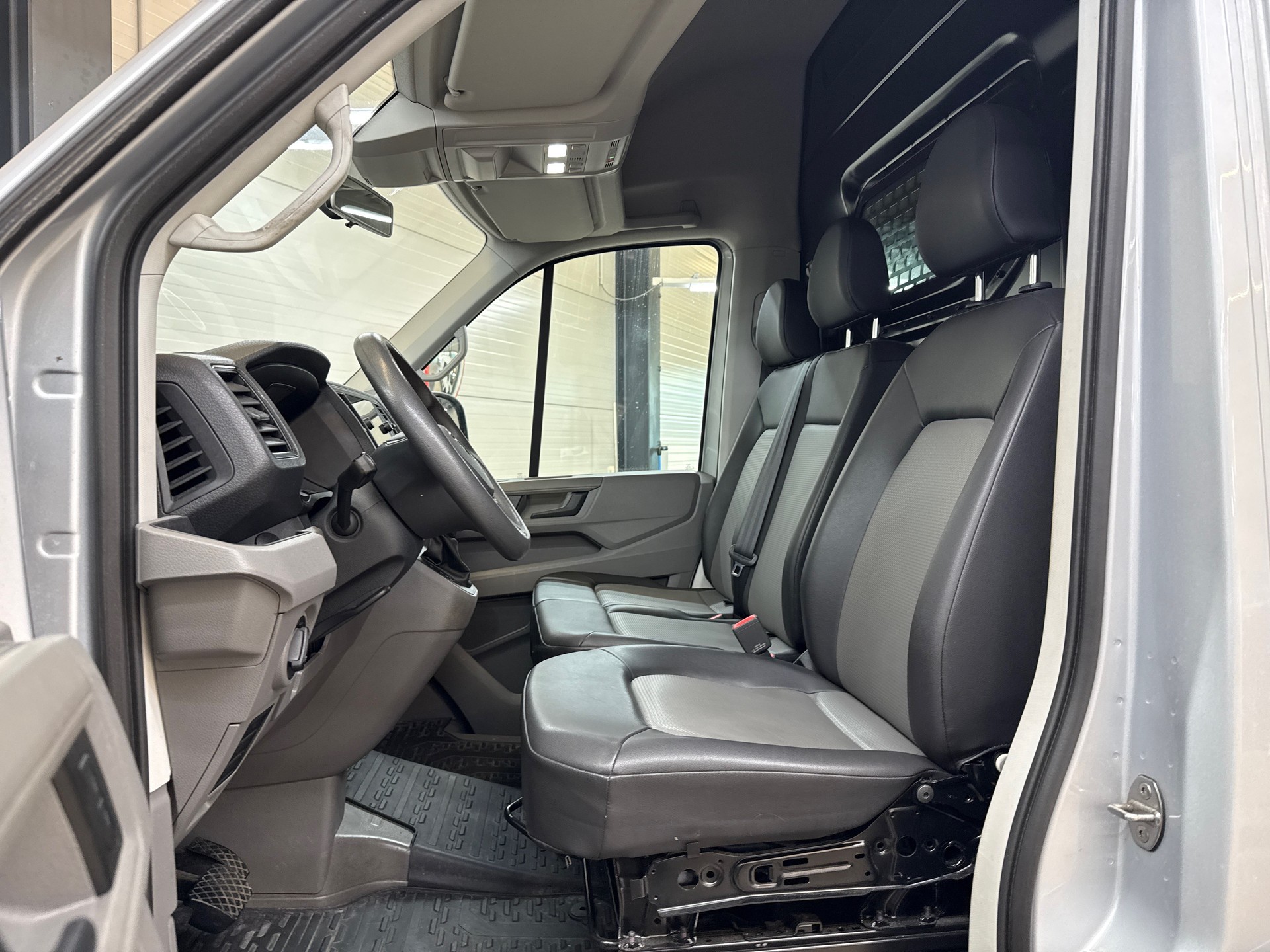 VW Crafter 35 2.0 TDI Entry L3 A-image-6