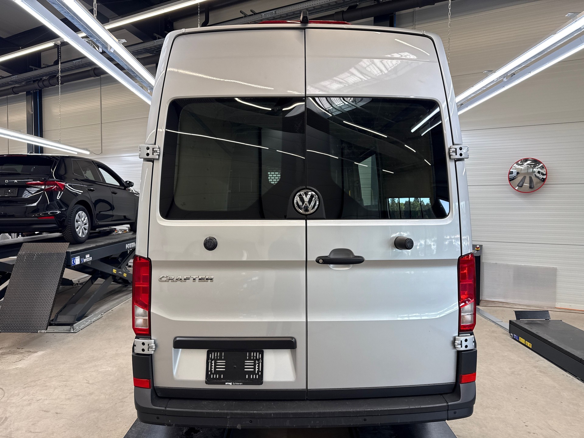 VW Crafter 35 2.0 TDI Entry L3 A-image-2