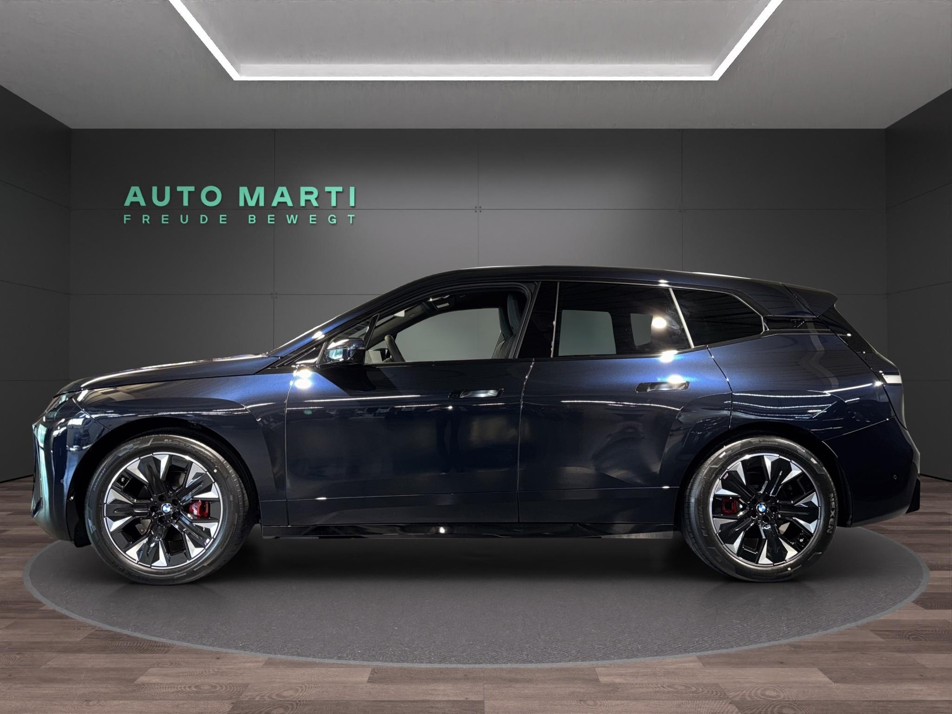 BMW iX xDrive45-showroom-element-1