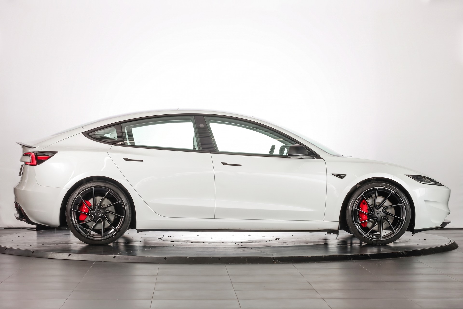 TESLA Model 3 Dual Motor Performance AWD-image-4