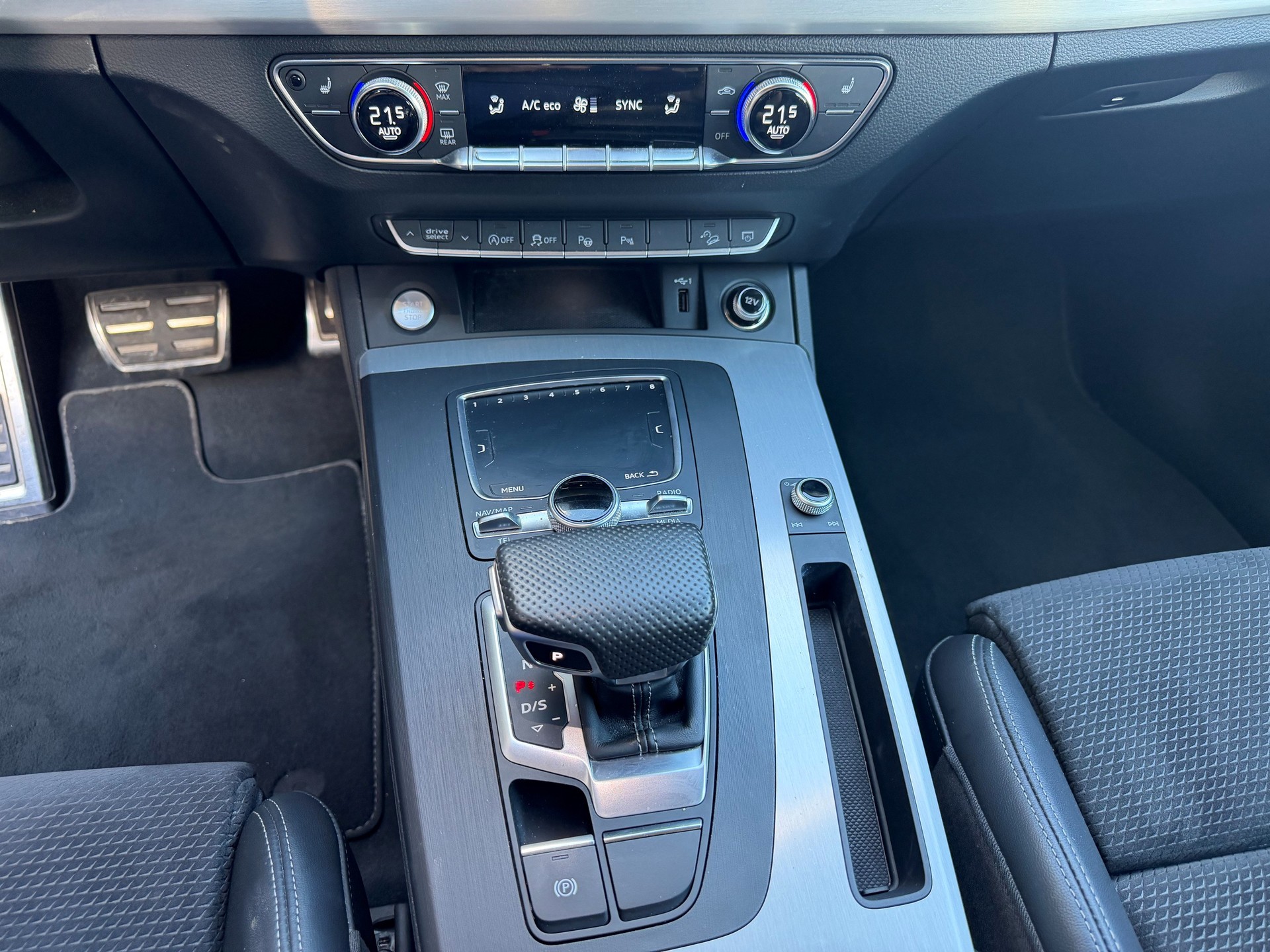 AUDI Q5 45 TFSI sport quattro S-tronic-image-11