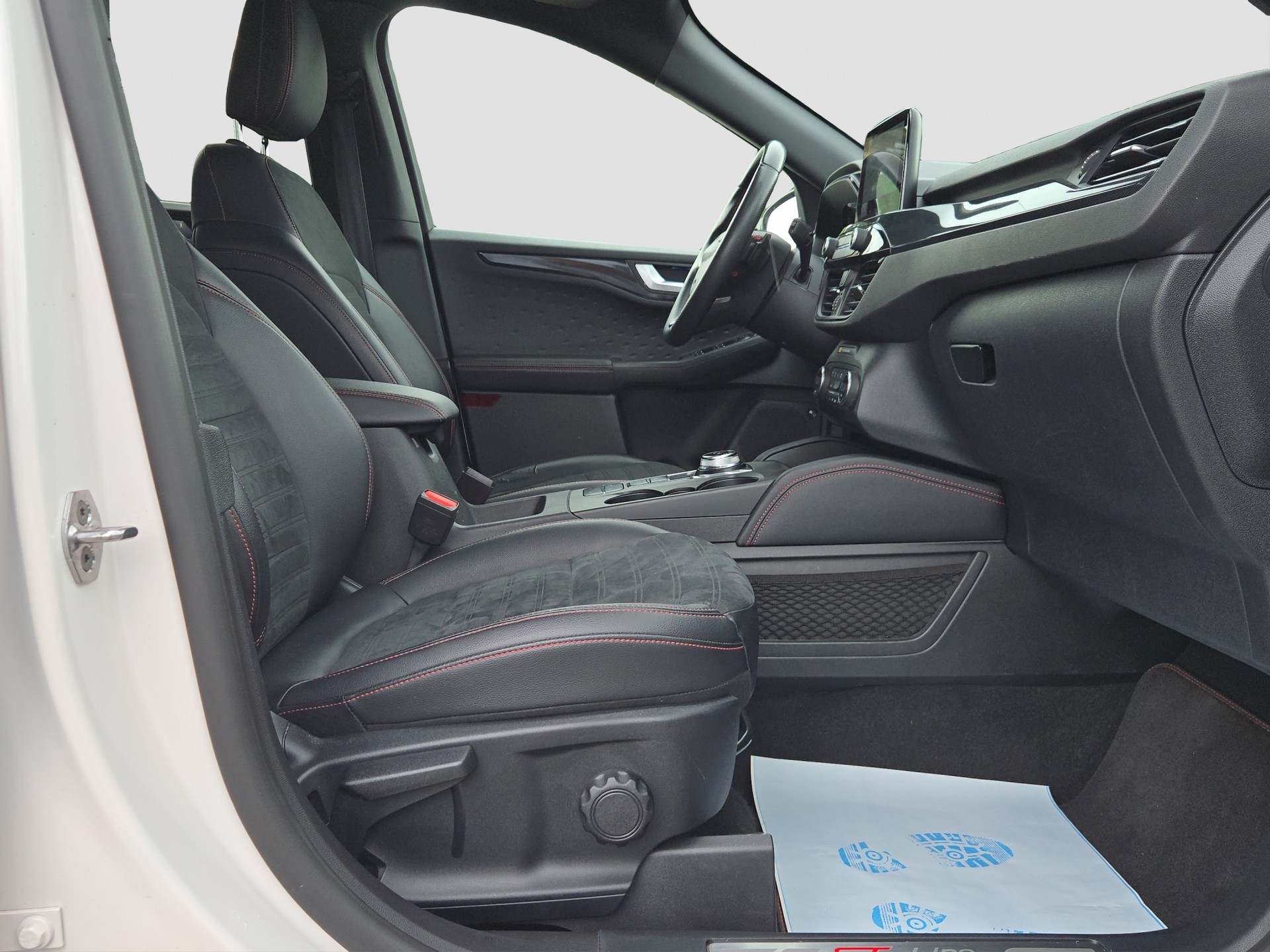 FORD Kuga 2.0 TDCi EcoBlue ST-Line X 4WD-image-13