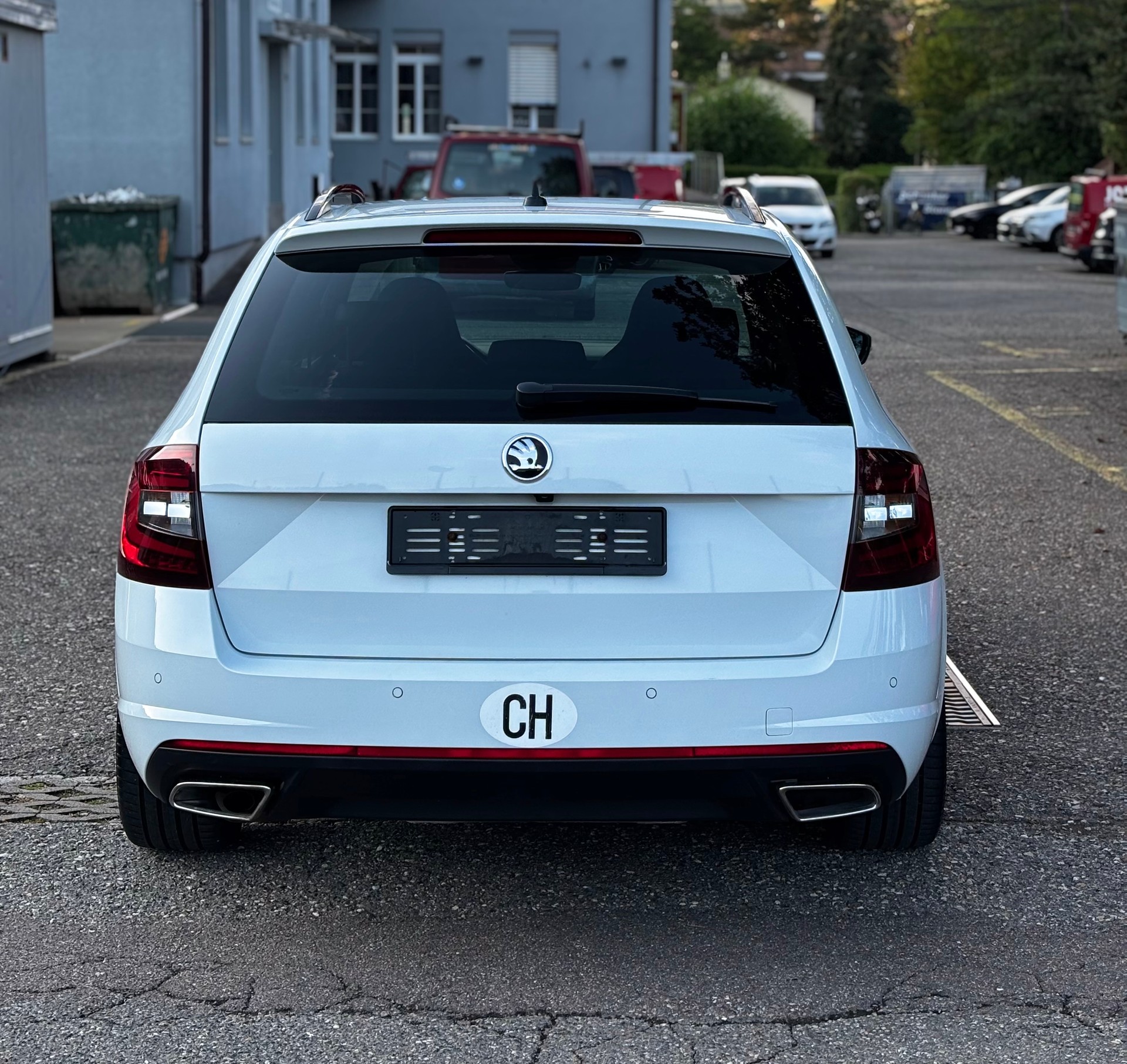 SKODA Octavia Combi 2.0 TDI RS 4x4 DSG-image-4