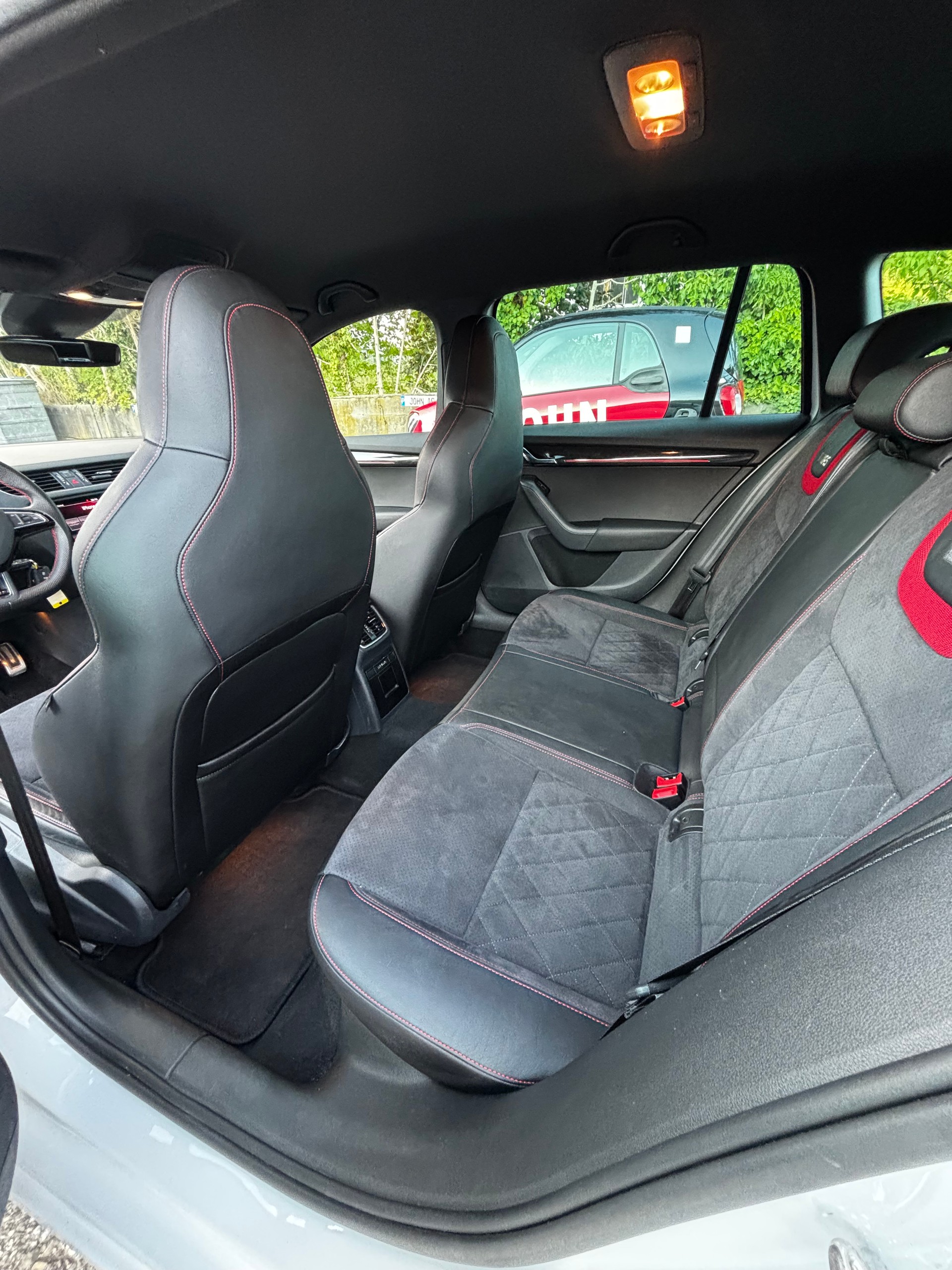 SKODA Octavia Combi 2.0 TDI RS 4x4 DSG-image-9