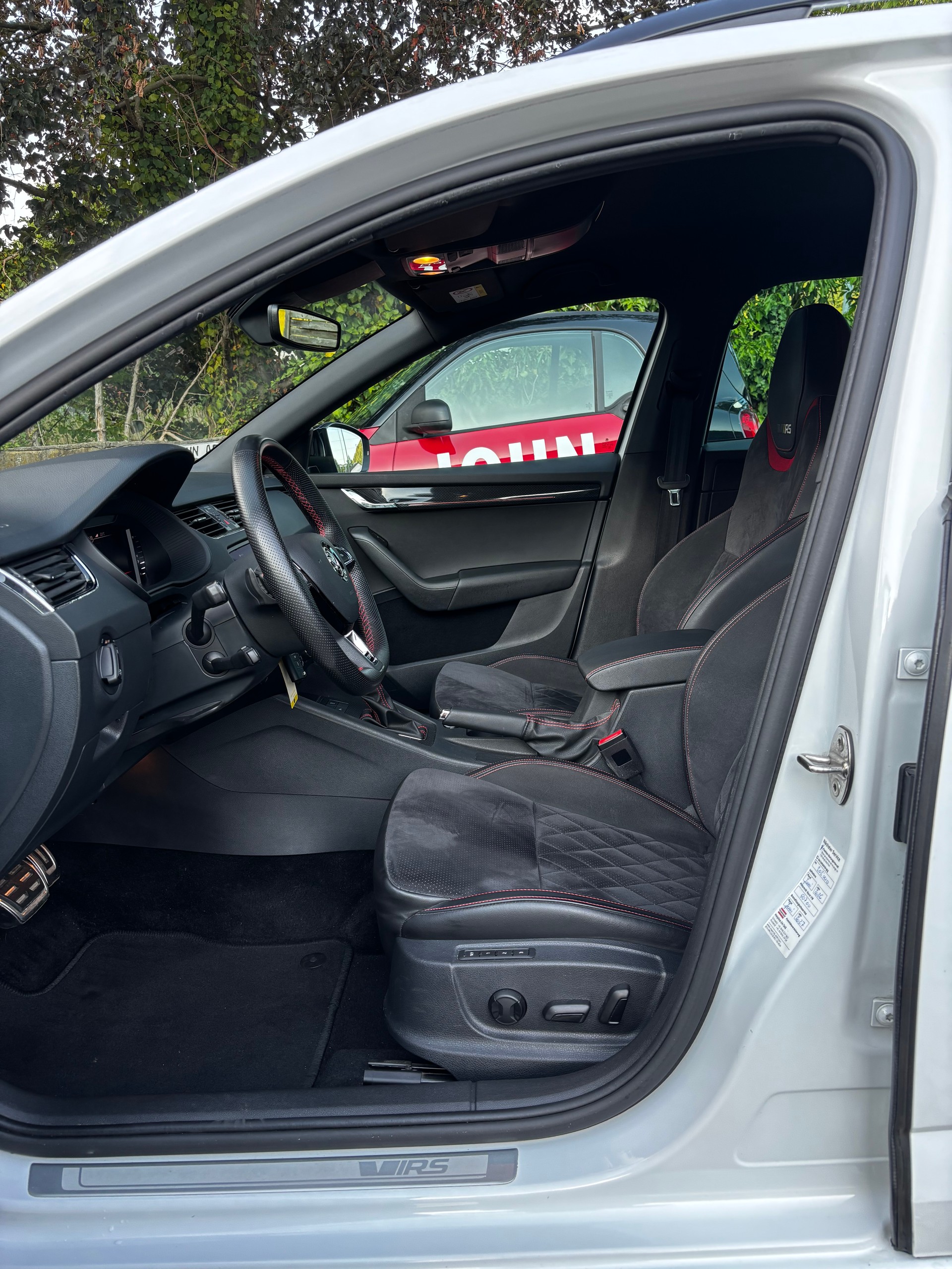 SKODA Octavia Combi 2.0 TDI RS 4x4 DSG-image-7