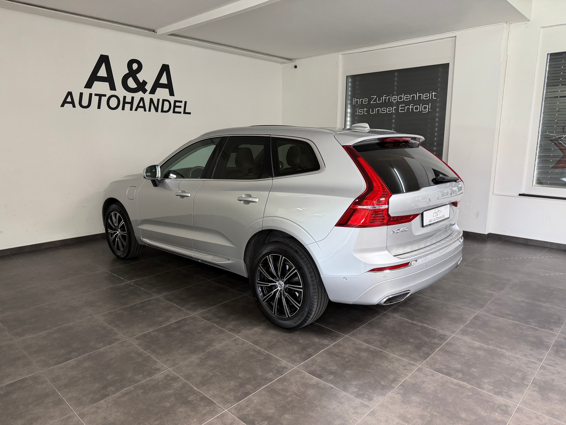 VOLVO XC60 T8 eAWD Inscription Geartronic-image-5