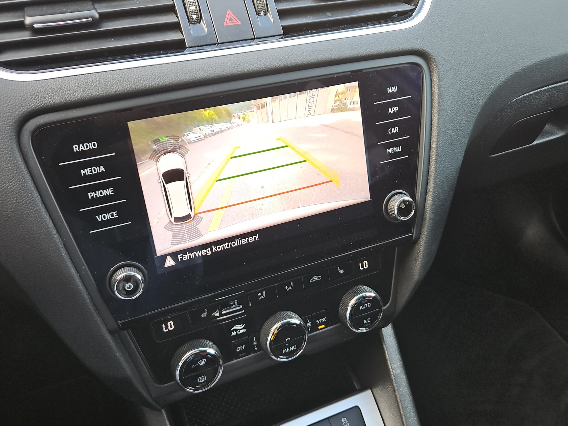 SKODA Octavia 2.0 TDI Ambition 4x4-image-15