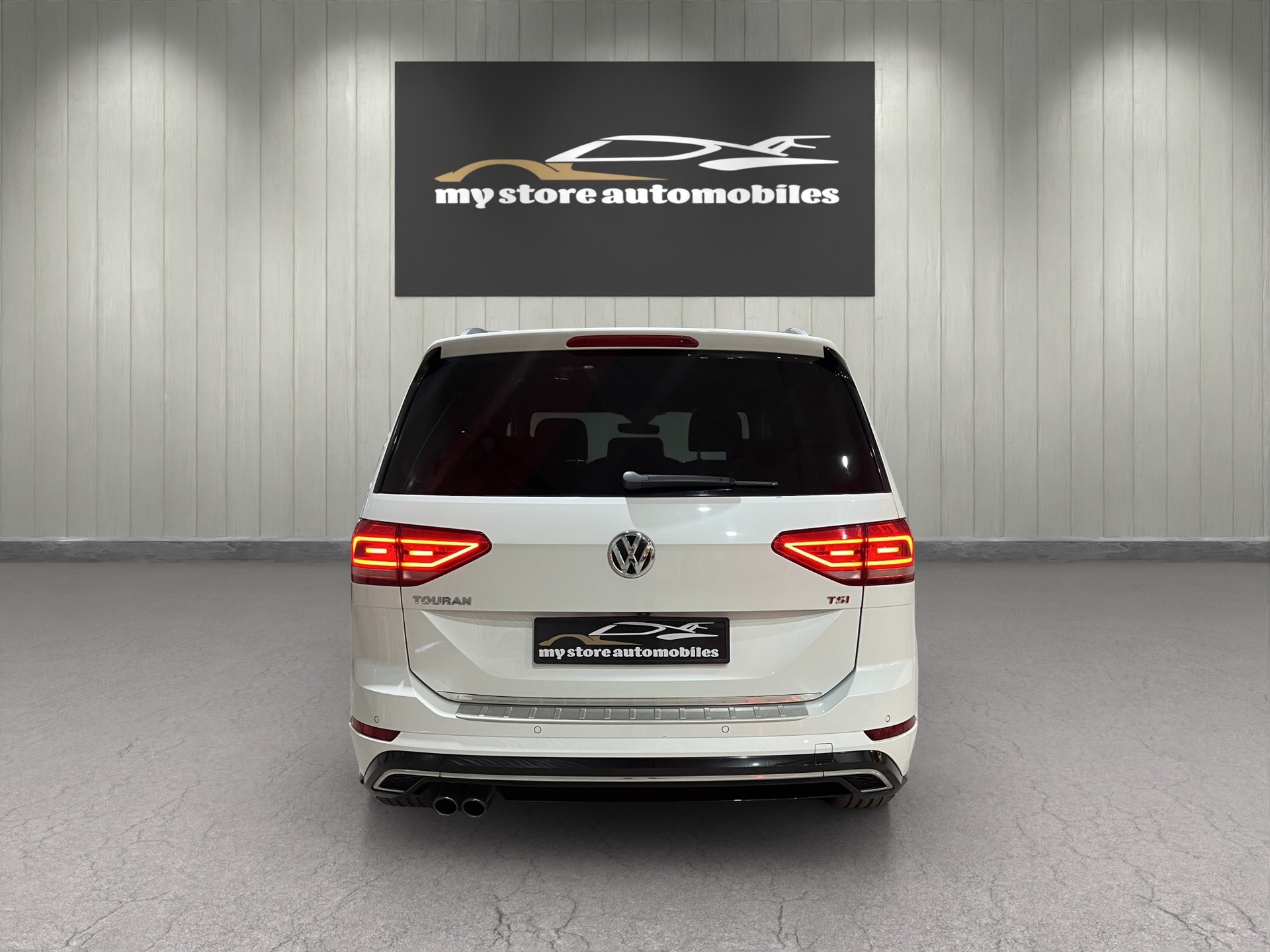 VW Touran 1.8 TSI R-LINE BlueMotion Technology Highline DSG 7 Places-image-6