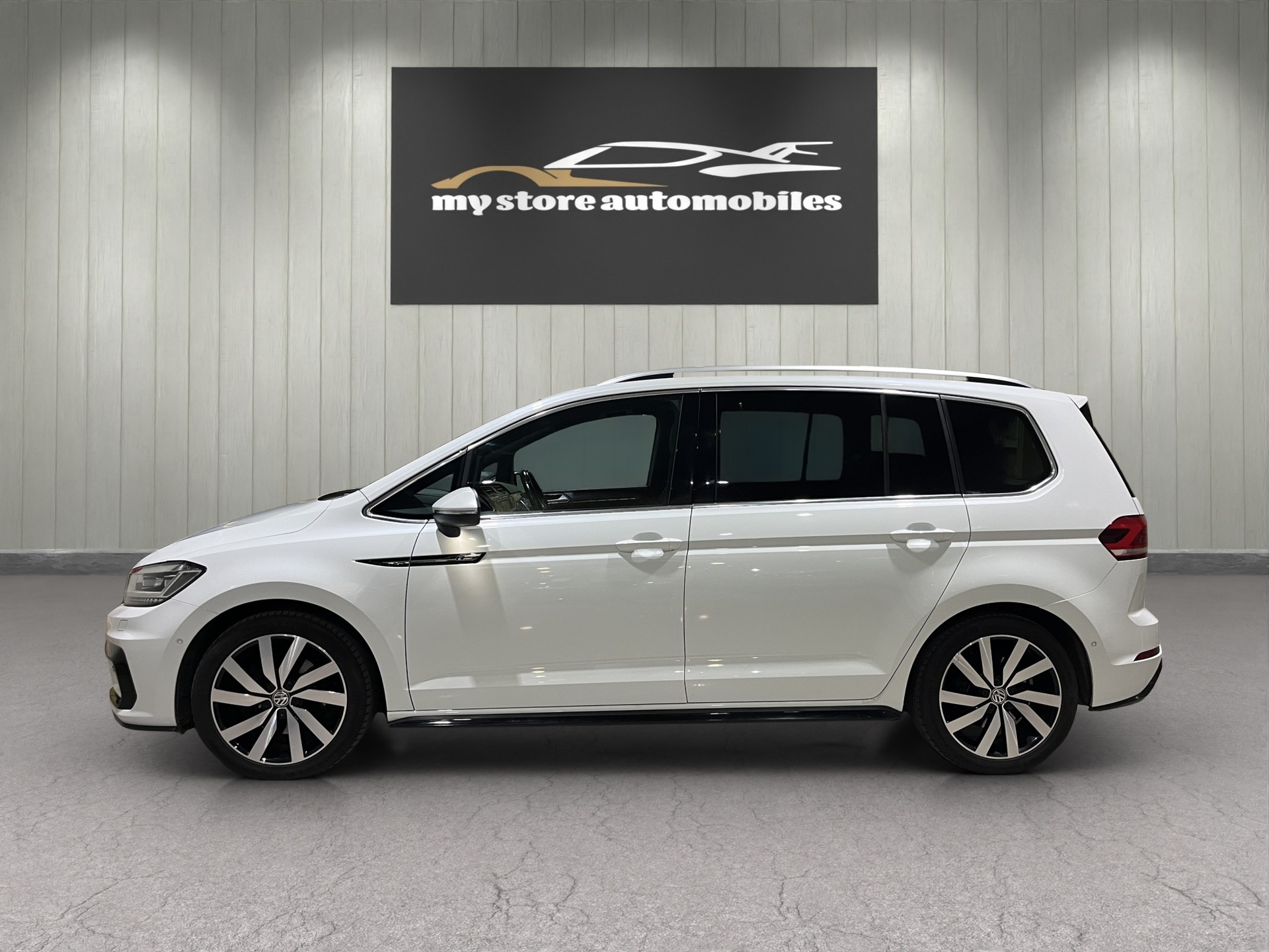 VW Touran 1.8 TSI R-LINE BlueMotion Technology Highline DSG 7 Places-showroom-element-3