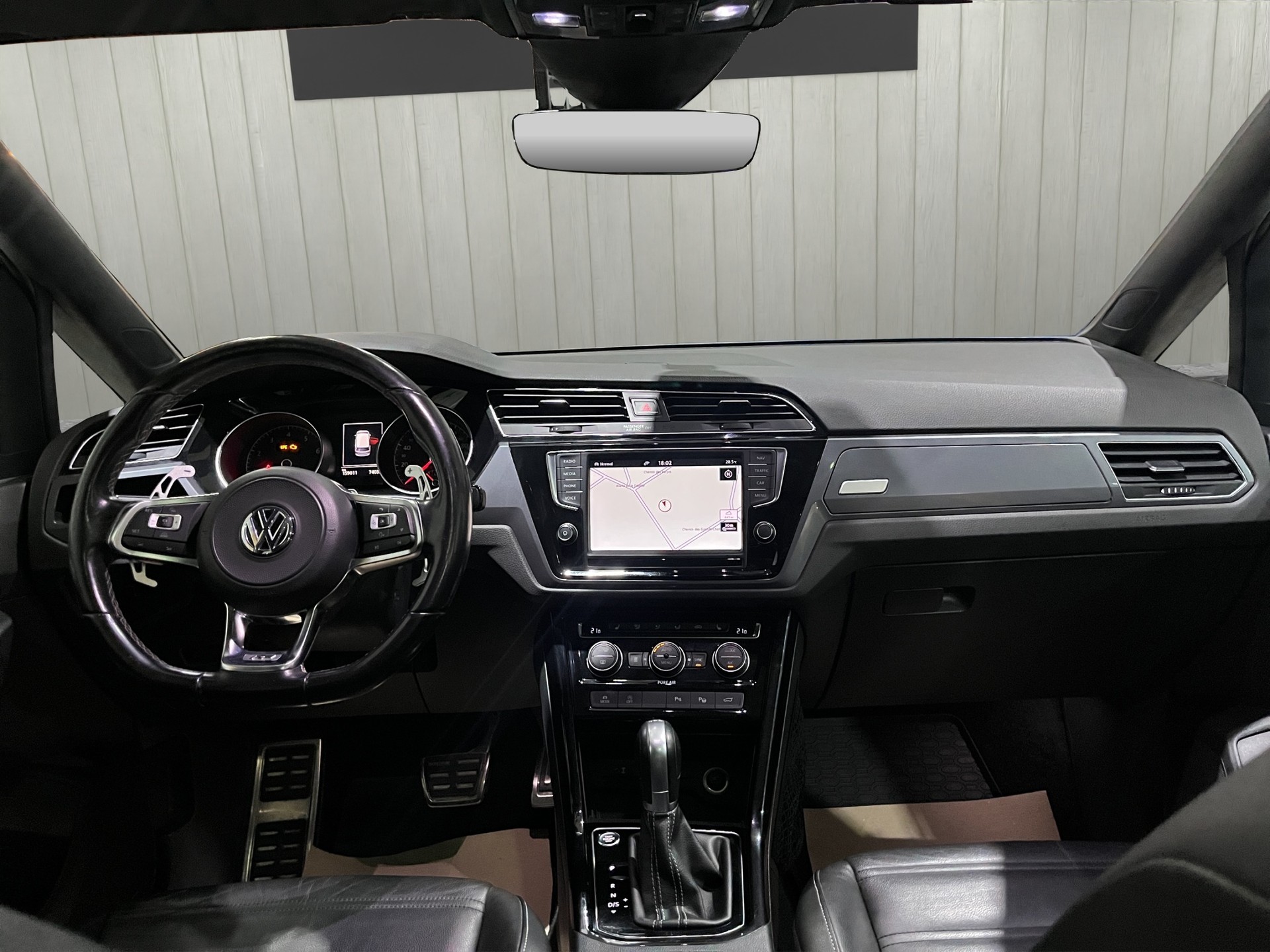 VW Touran 1.8 TSI R-LINE BlueMotion Technology Highline DSG 7 Places-image-9