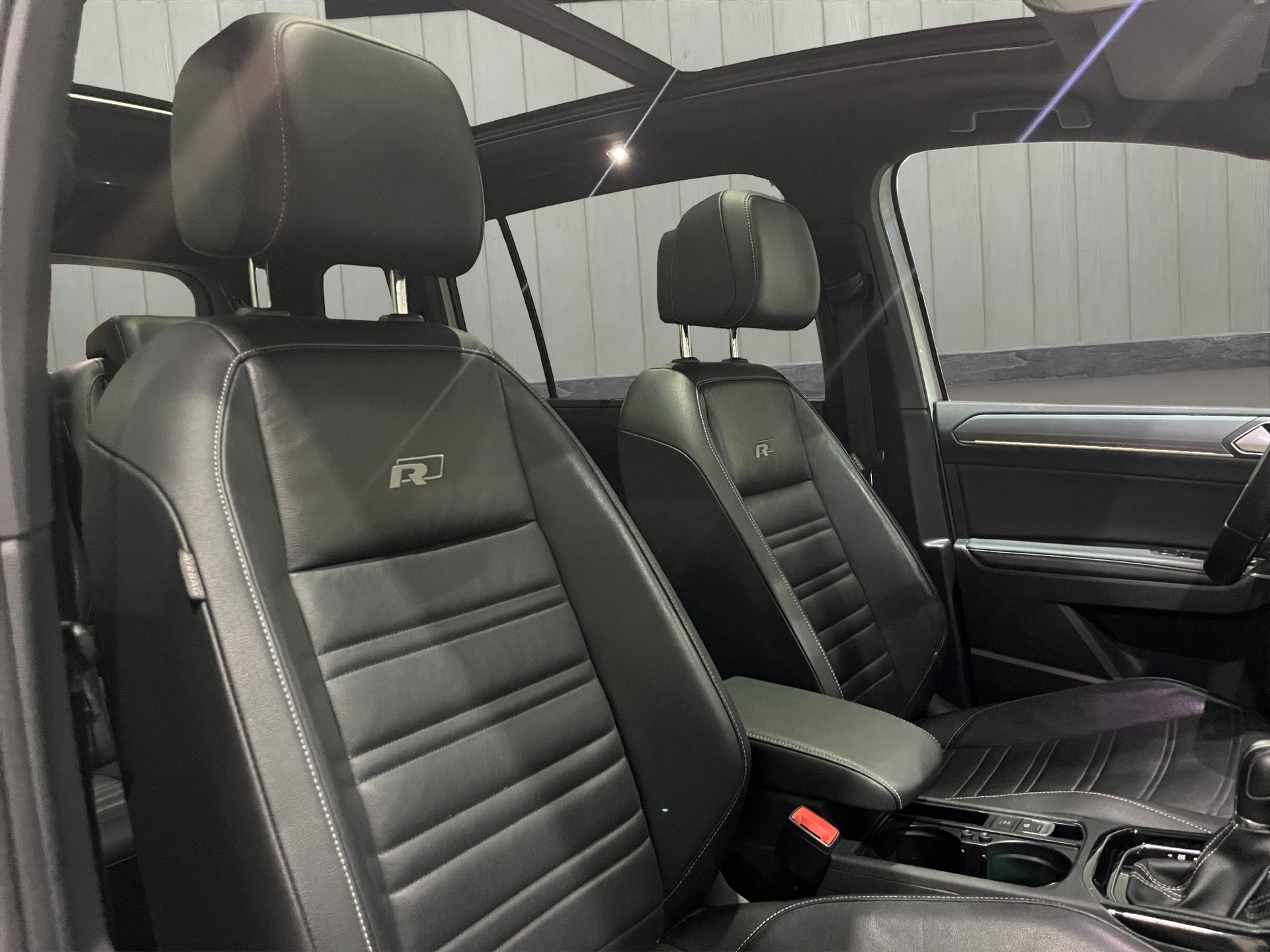 VW Touran 1.8 TSI R-LINE BlueMotion Technology Highline DSG 7 Places-image-14