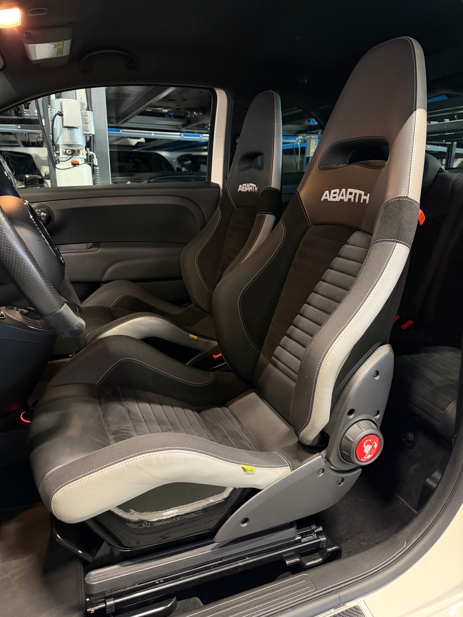FIAT 595 1.4 16V Turbo Abarth Competition *Carbon seats Sabelt*-image-8