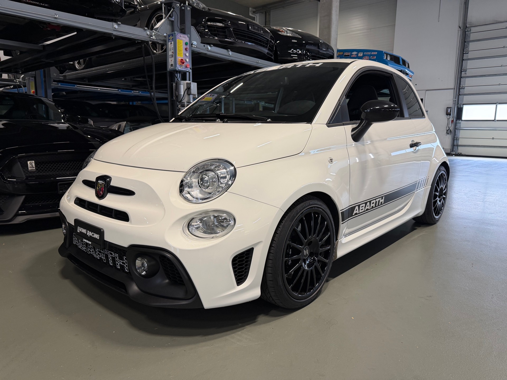 FIAT 595 1.4 16V Turbo Abarth Competition *Carbon seats Sabelt*-image-1