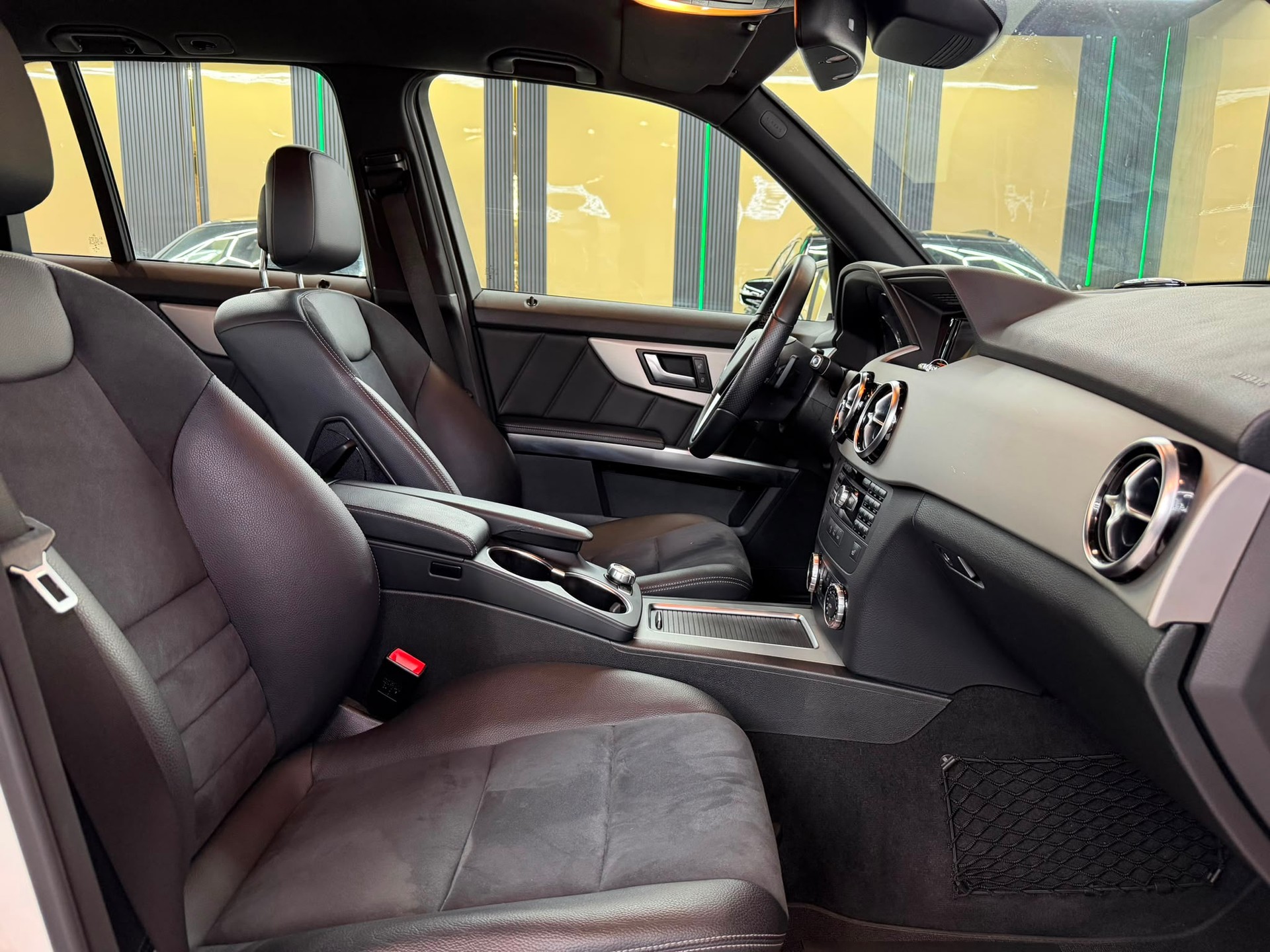 MERCEDES-BENZ GLK 220 BlueTEC Swiss Star Ed. 4Matic 7G-Tronic-image-11
