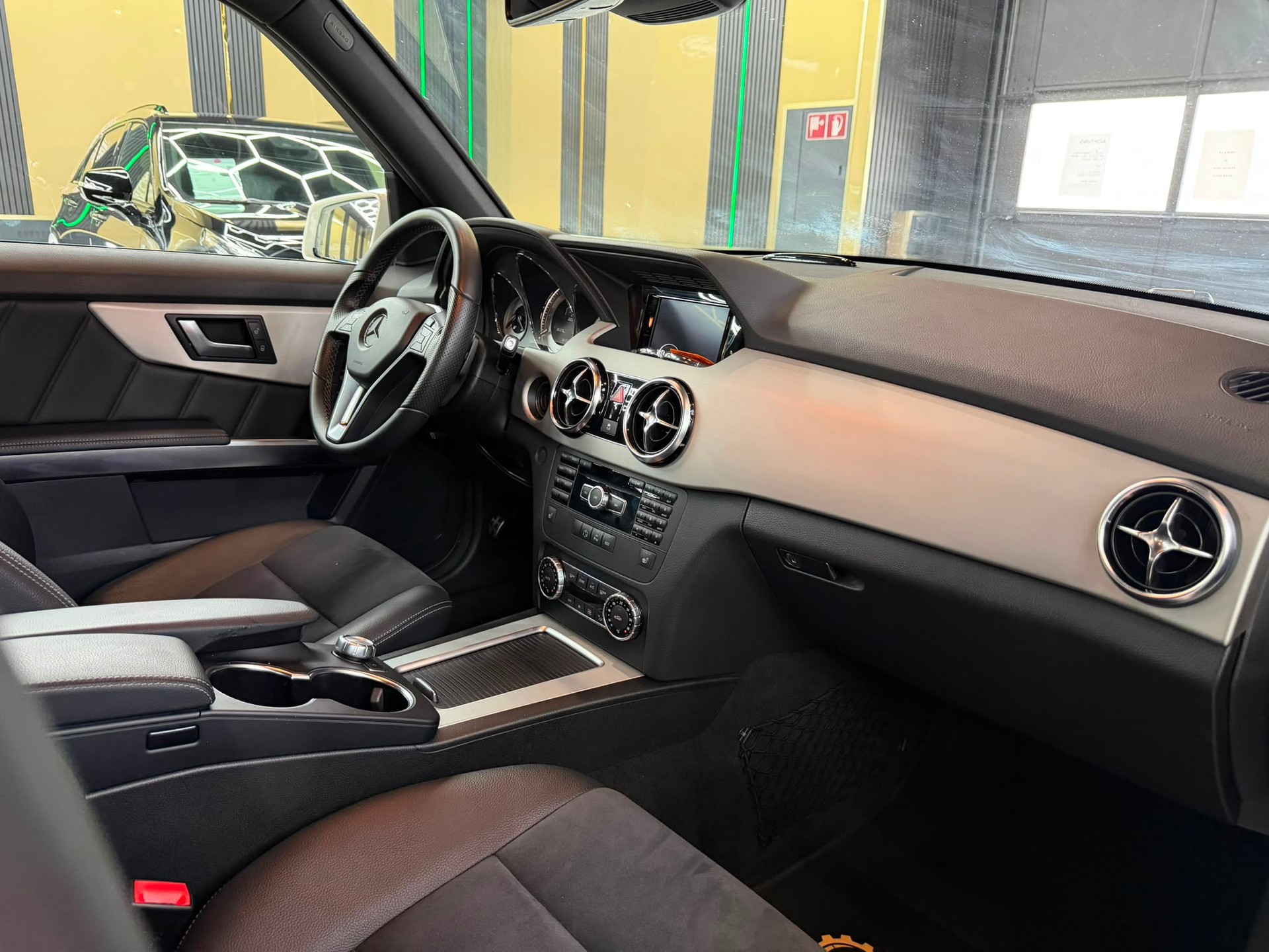 MERCEDES-BENZ GLK 220 BlueTEC Swiss Star Ed. 4Matic 7G-Tronic-image-10