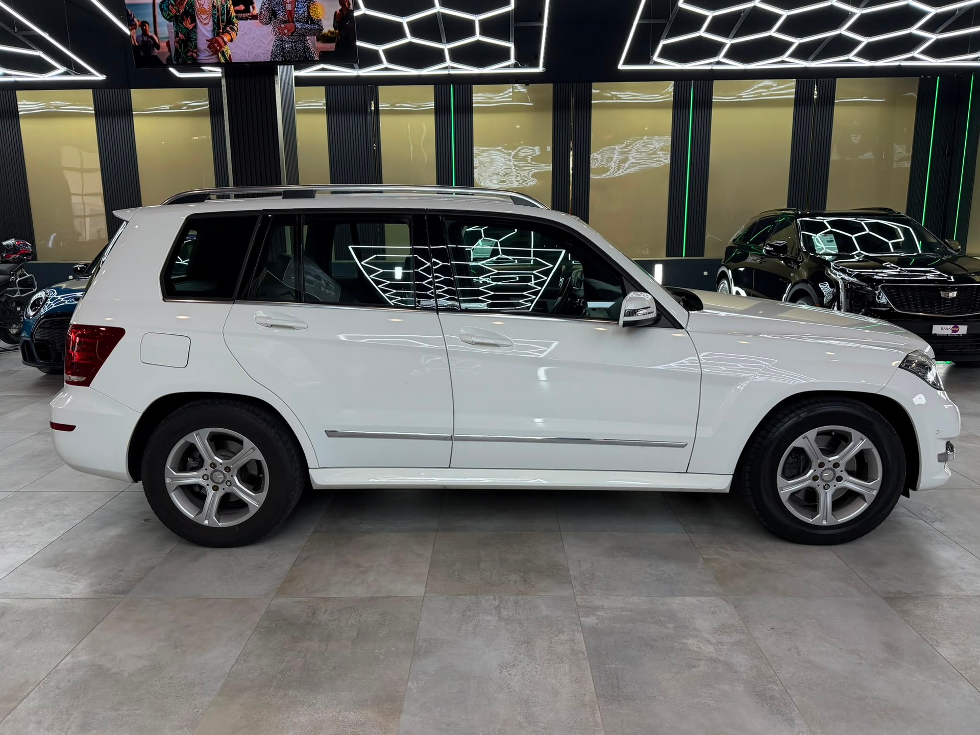 MERCEDES-BENZ GLK 220 BlueTEC Swiss Star Ed. 4Matic 7G-Tronic-showroom-element-3
