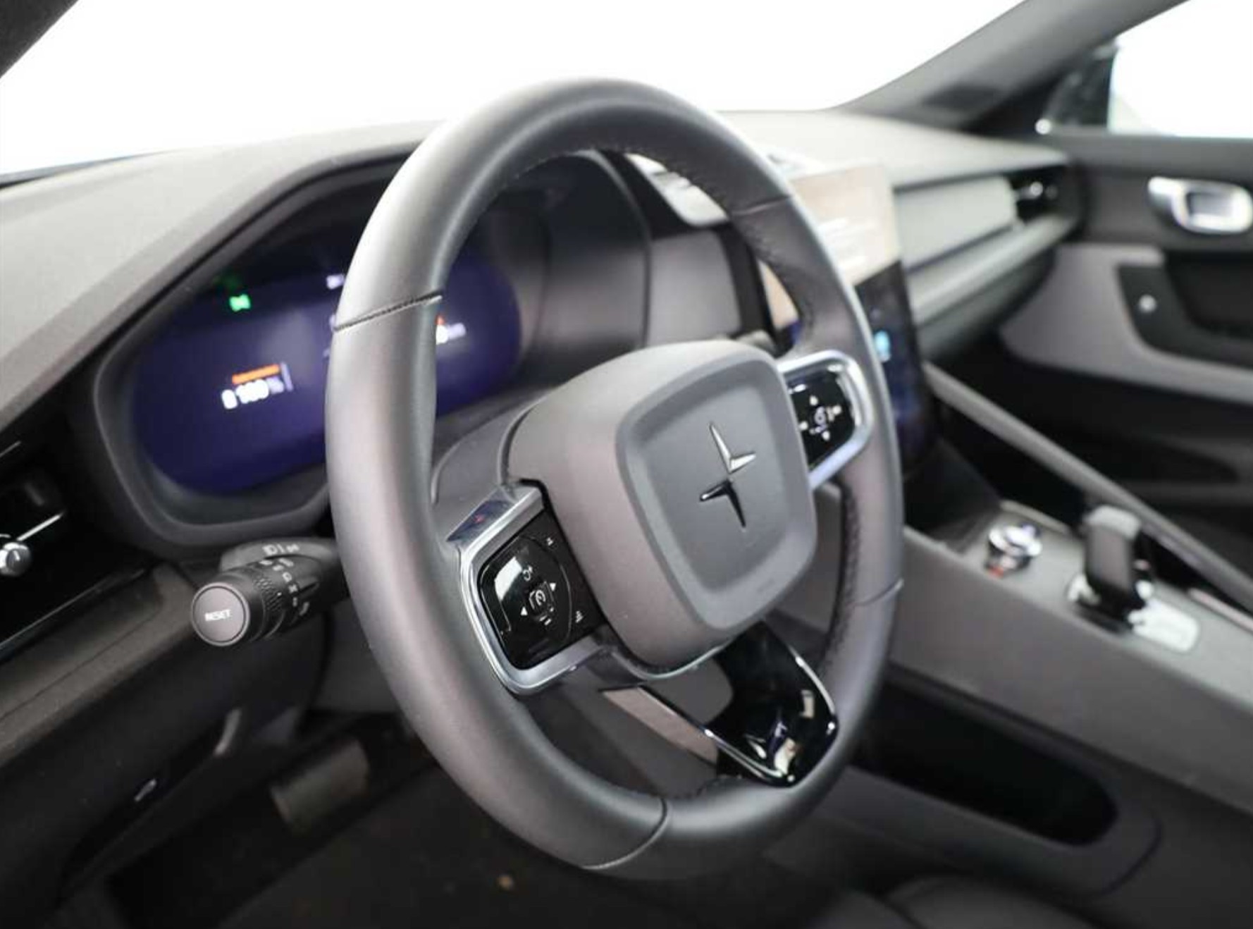 POLESTAR Polestar 2 Long Range Single Plus Pack 82kWh-showroom-element-3