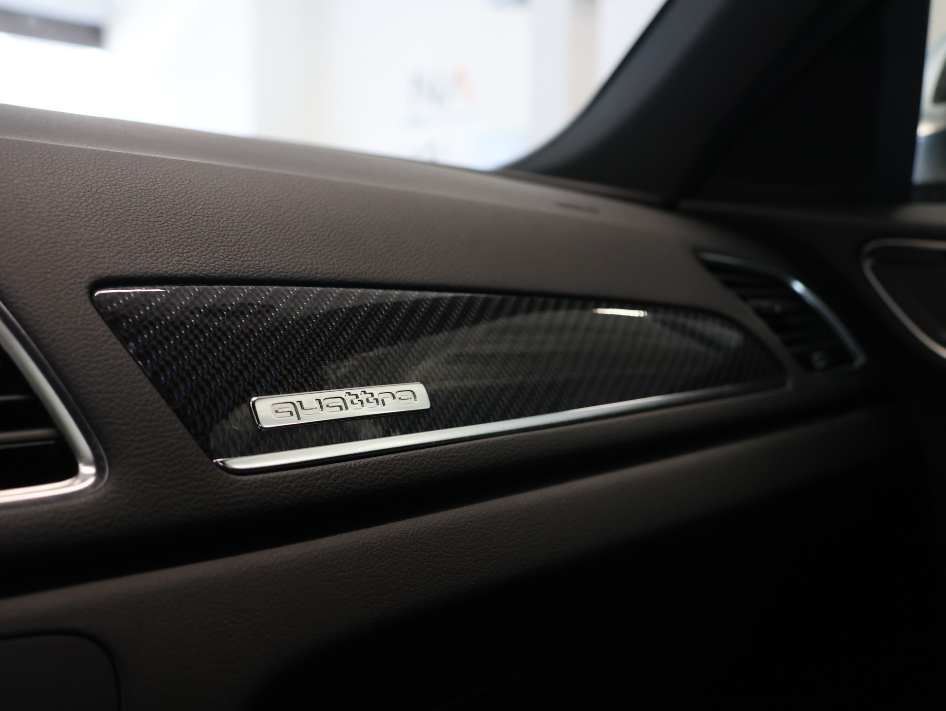 AUDI RS Q3 2.5 TFSI performance quattro S-tronic *Bose* *Sitzheizung* *Rückfahrkamera*-image-24
