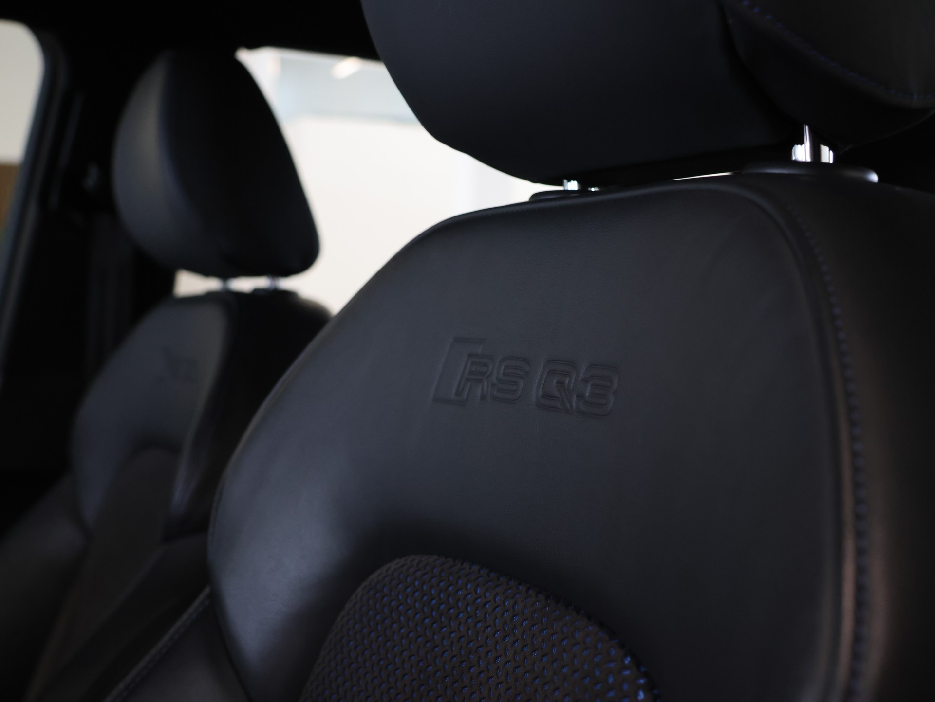 AUDI RS Q3 2.5 TFSI performance quattro S-tronic *Bose* *Sitzheizung* *Rückfahrkamera*-image-15