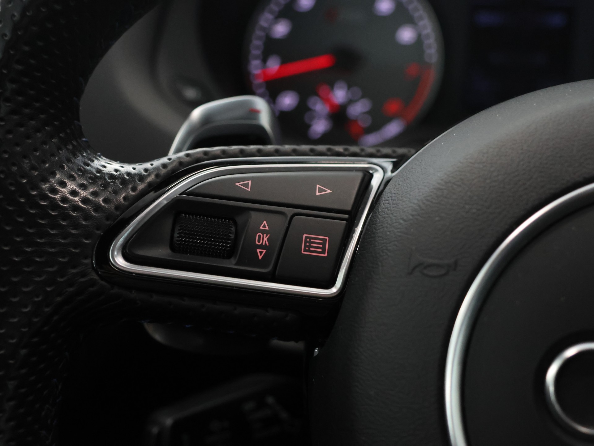AUDI RS Q3 2.5 TFSI performance quattro S-tronic *Bose* *Sitzheizung* *Rückfahrkamera*-image-26