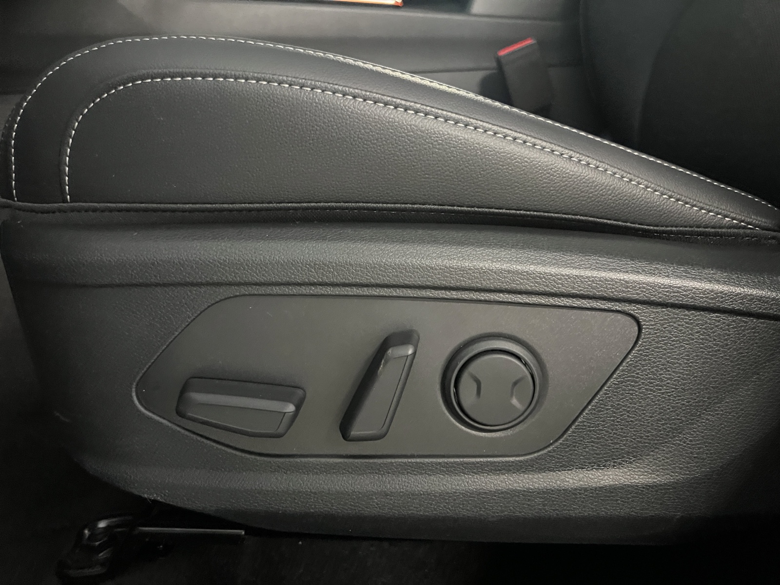KIA Sportage 1.6 T Hybrid Black Edition-image-15