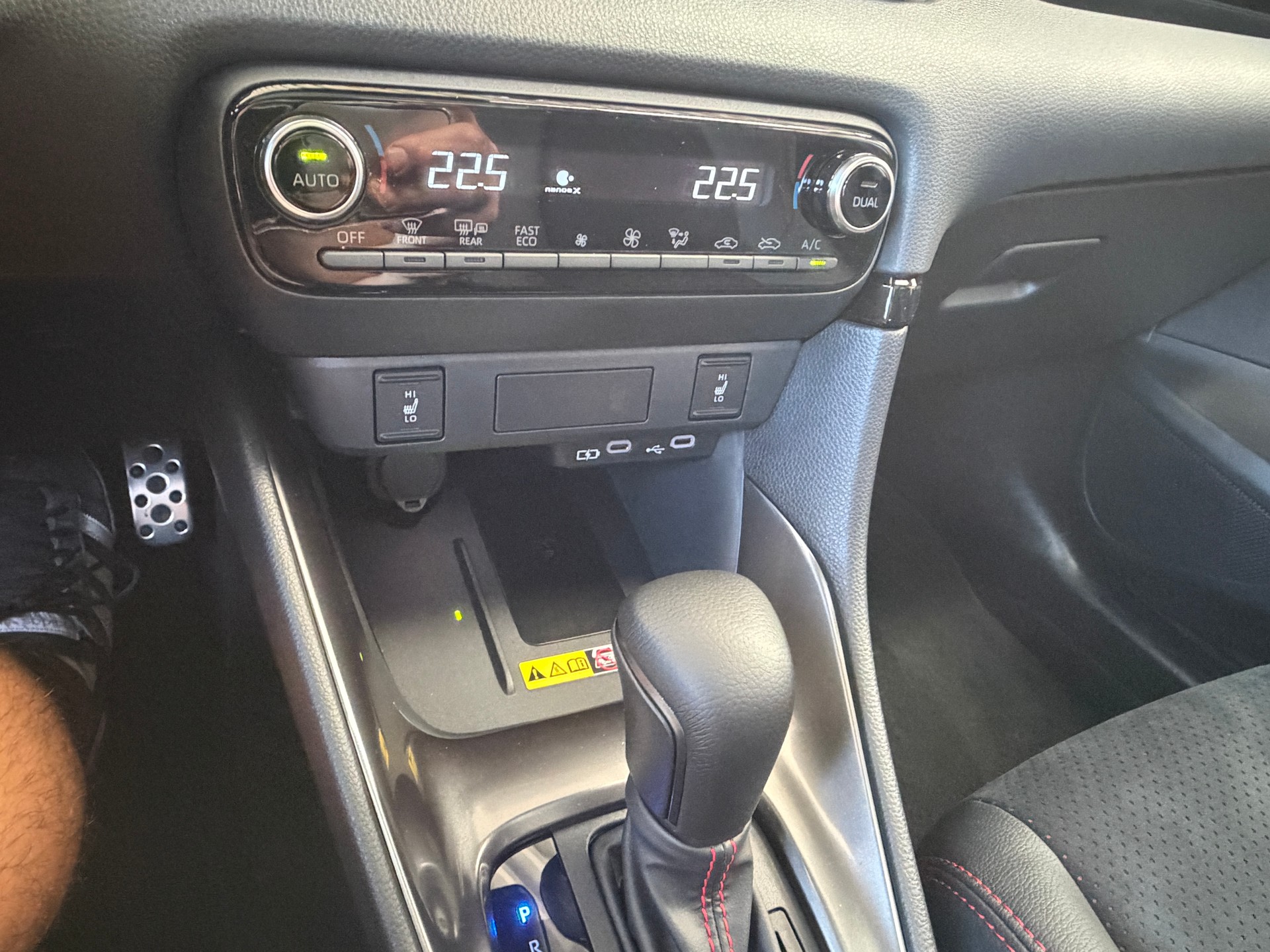 TOYOTA Yaris 1.5 GR Sport e-CVT-image-18