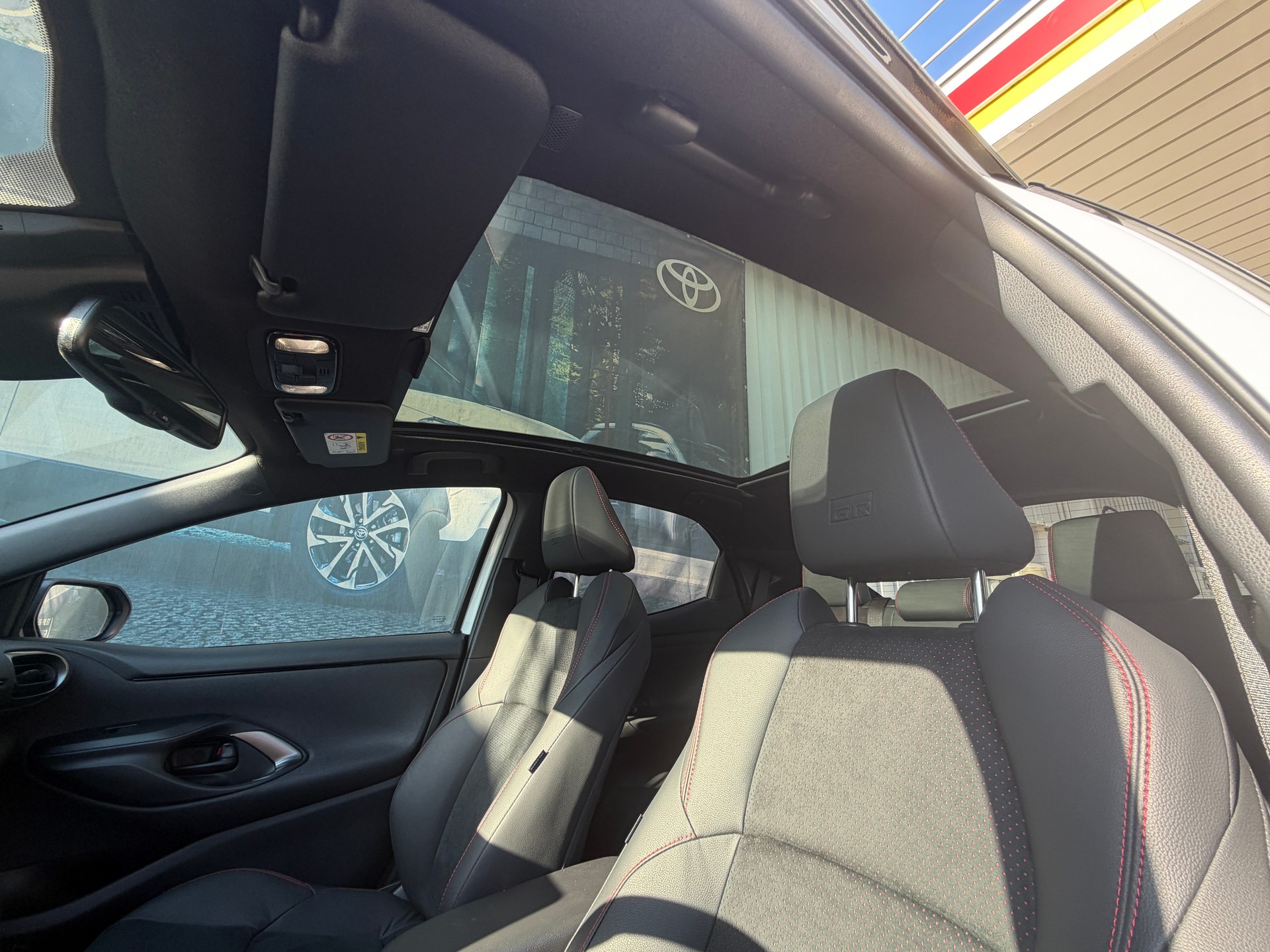 TOYOTA Yaris 1.5 GR Sport e-CVT-image-9