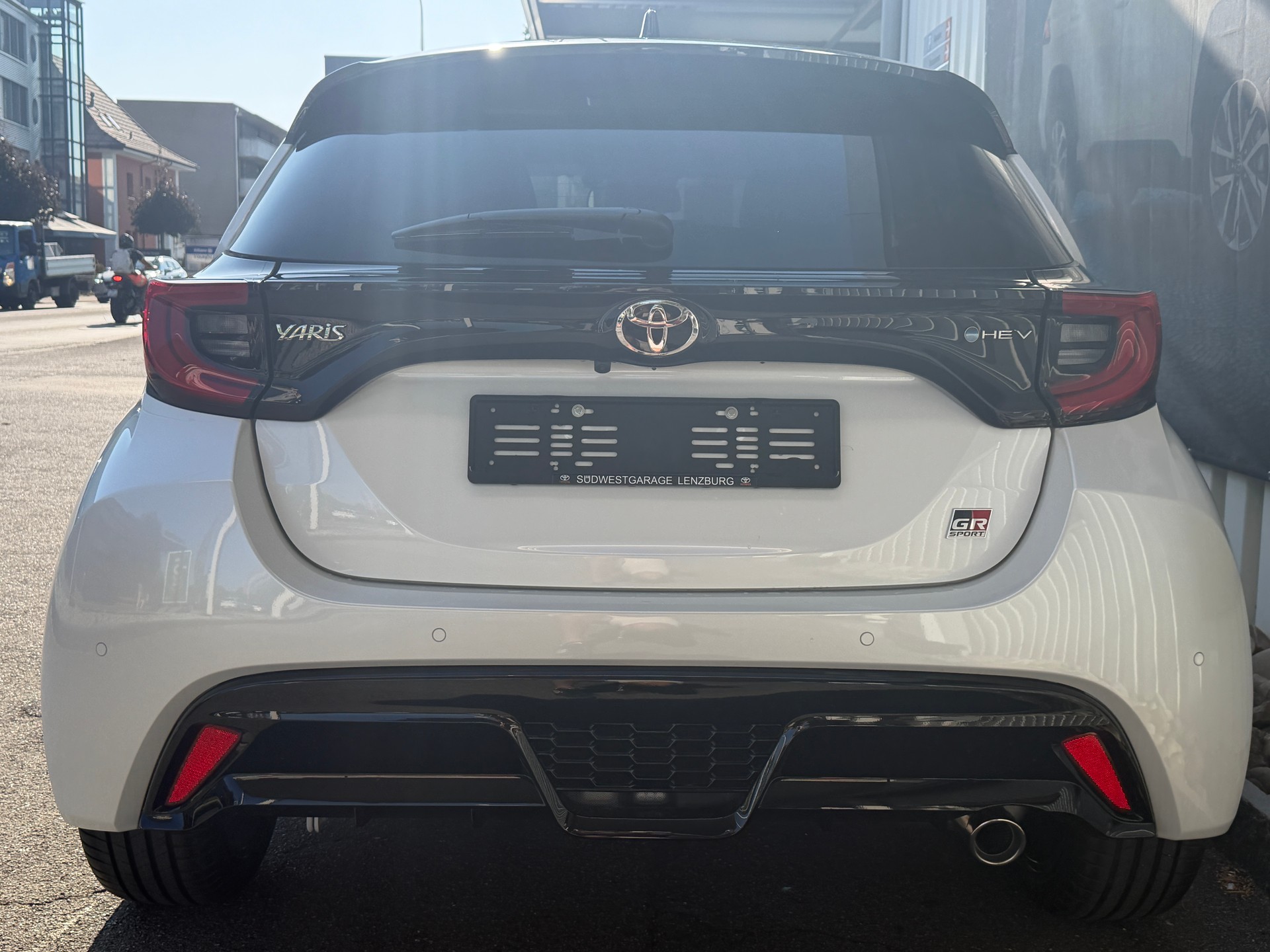 TOYOTA Yaris 1.5 GR Sport e-CVT-image-5
