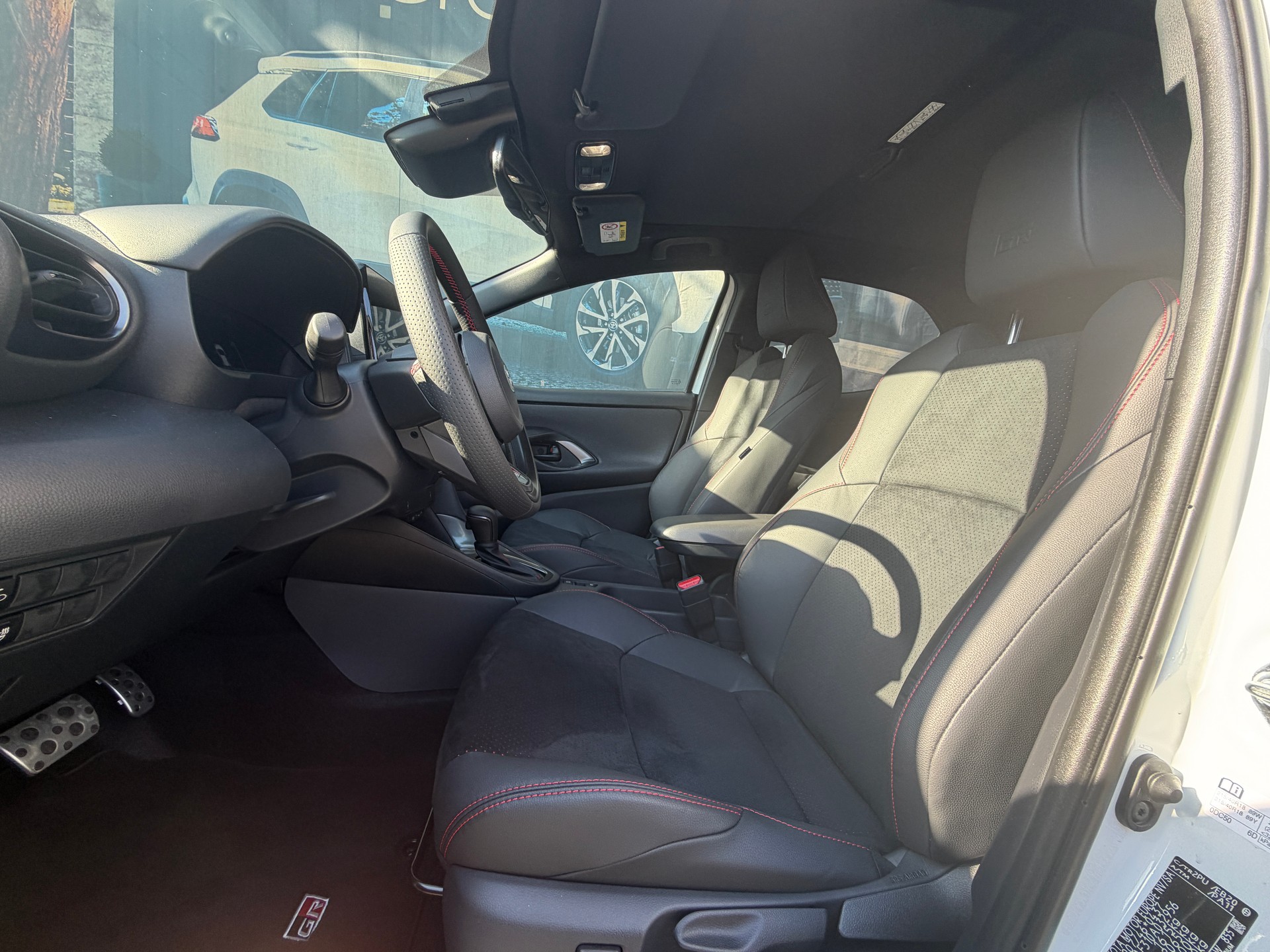 TOYOTA Yaris 1.5 GR Sport e-CVT-image-8