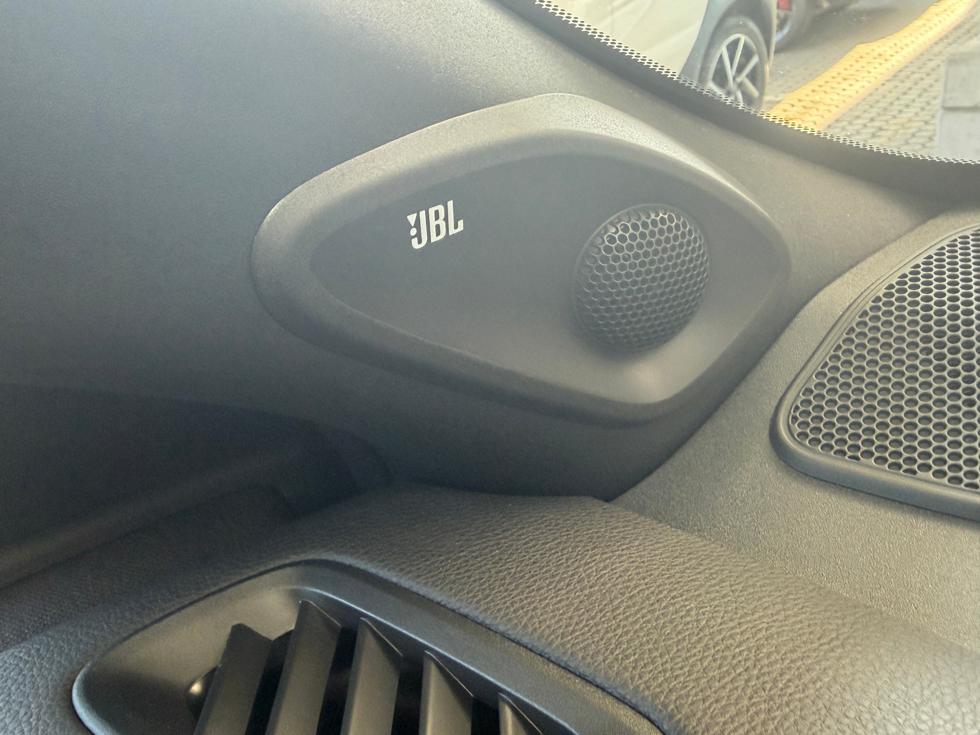 TOYOTA Yaris 1.5 GR Sport e-CVT-image-14