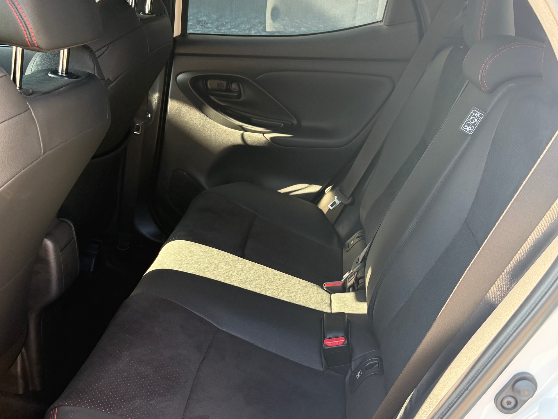 TOYOTA Yaris 1.5 GR Sport e-CVT-image-6