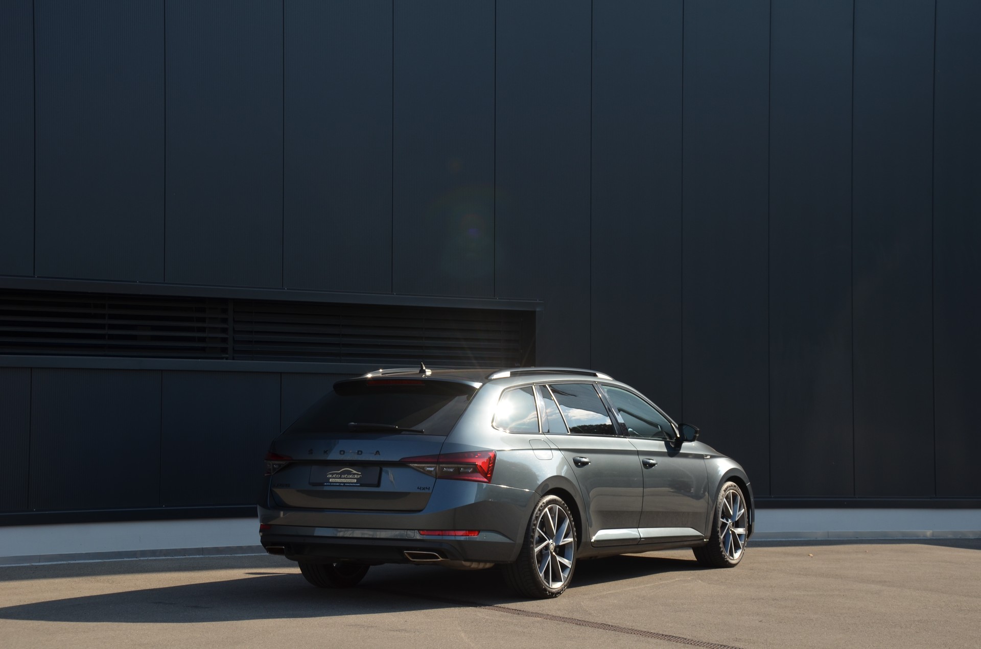 SKODA Superb Combi 2.0 TSI SportLine Plus 4x4 DSG-showroom-element-2