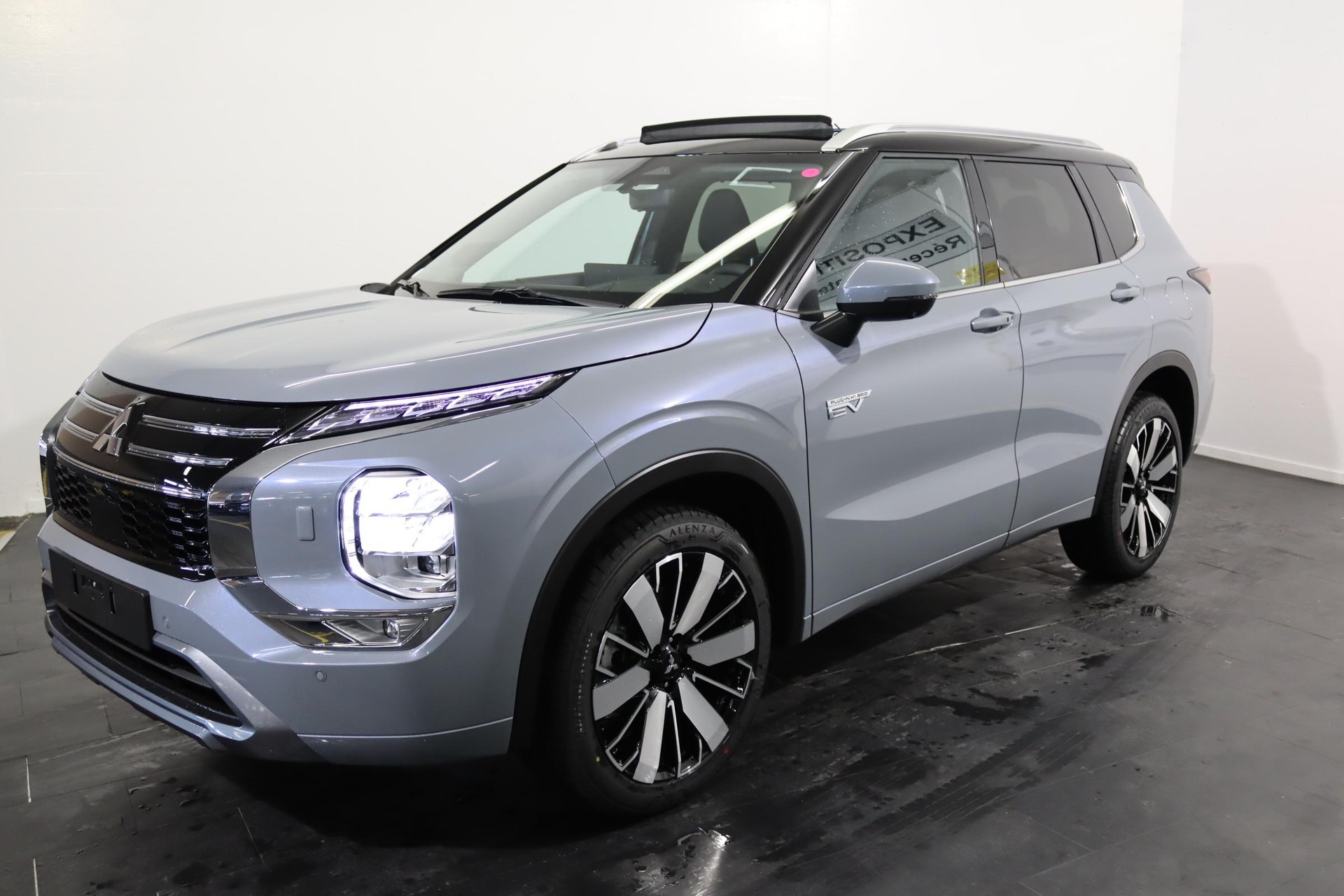 MITSUBISHI Outlander 2.4 PHEV Instyle 4x4-image-0