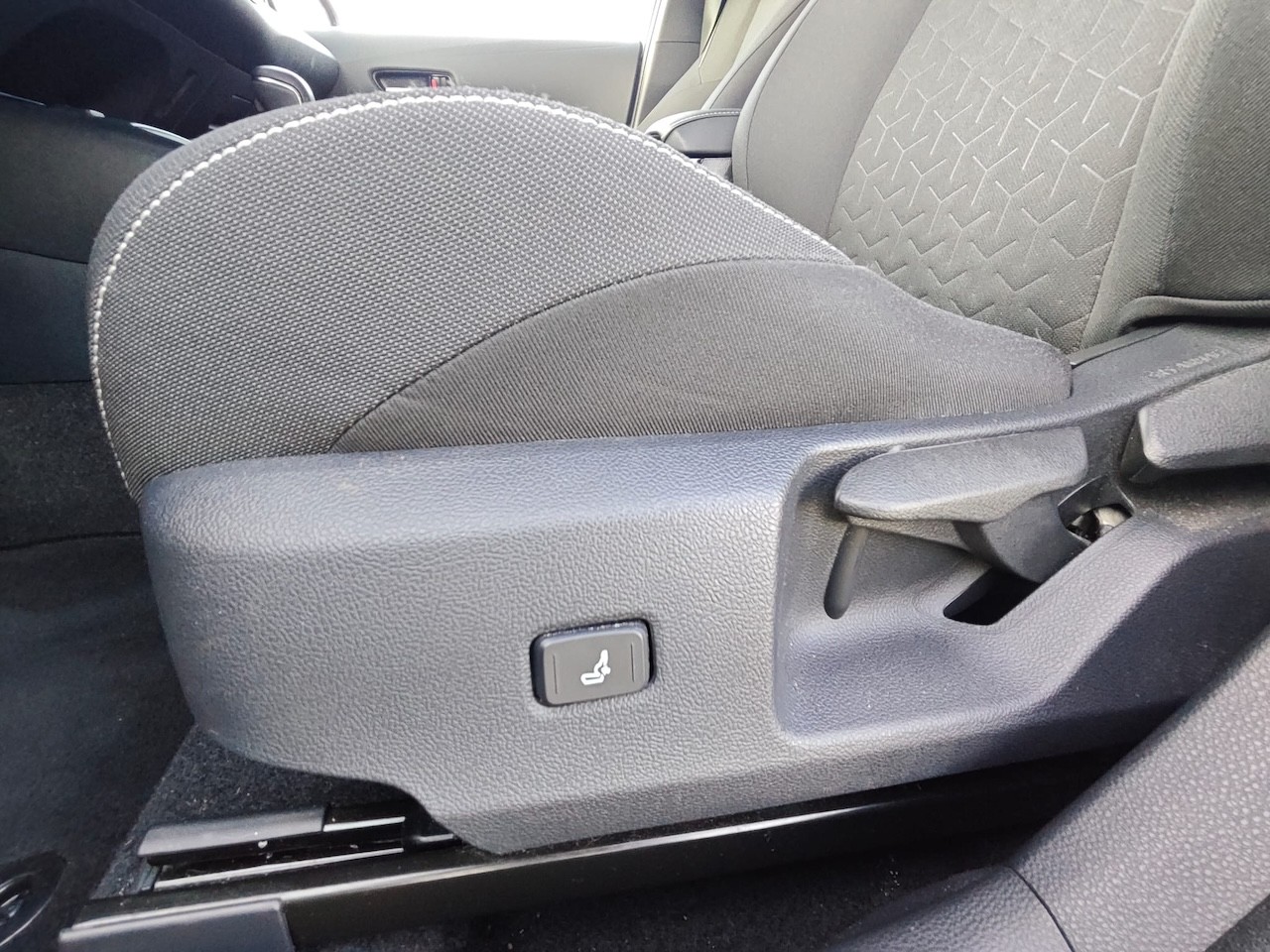 TOYOTA Swace 1.8 Hybrid Compact Top E-CVT-image-25