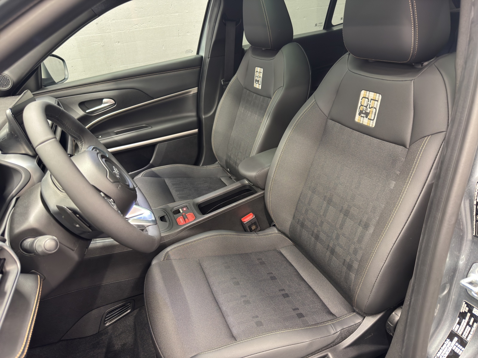 JEEP Avenger 1.2 MHEV 85th Anniversary 4xe-image-14